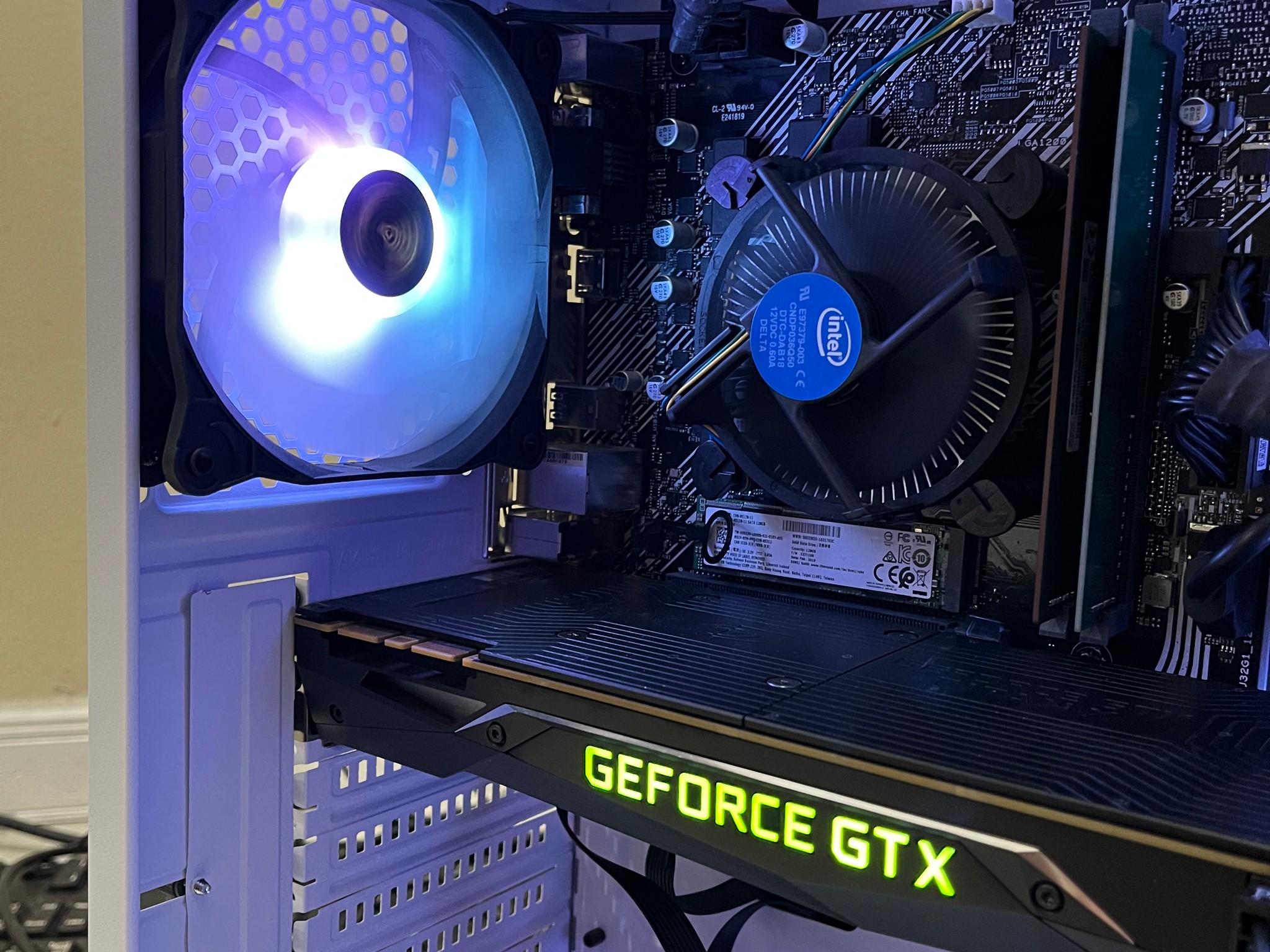 🟠🔥NVIDIA TITAN X Pascal, Intel i5-10400, 16GB RAM, 870 GB Storage, High Performance RGB Gaming PC 🖥️