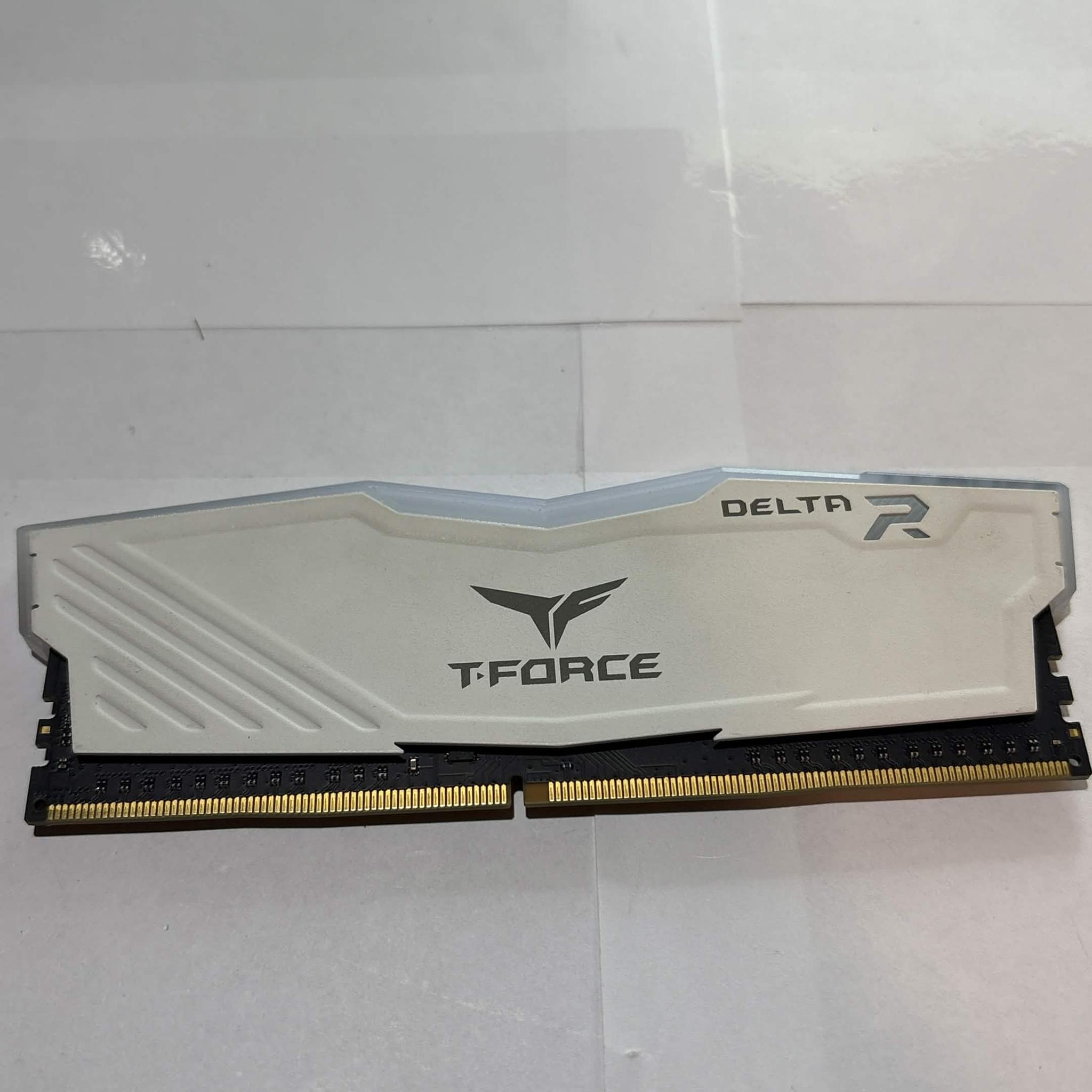 TeamGroup T-Force Delta RGB 8GB DDR4-3200 CL16 Memory Module