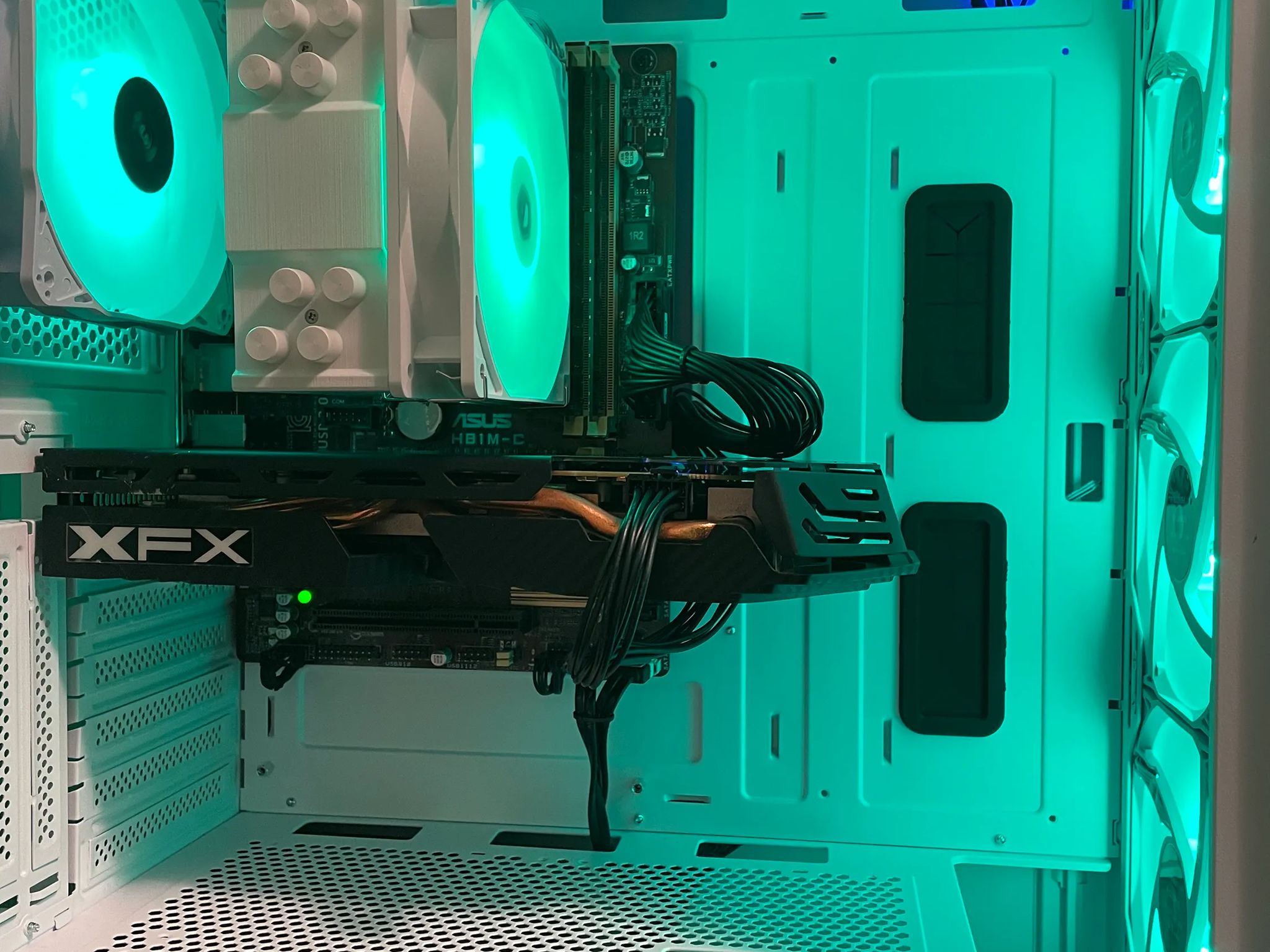 PRO Glass Gaming PC | Intel i5 / Amd RX580 / 8GB / 600GB Win 10 Pro WiFi