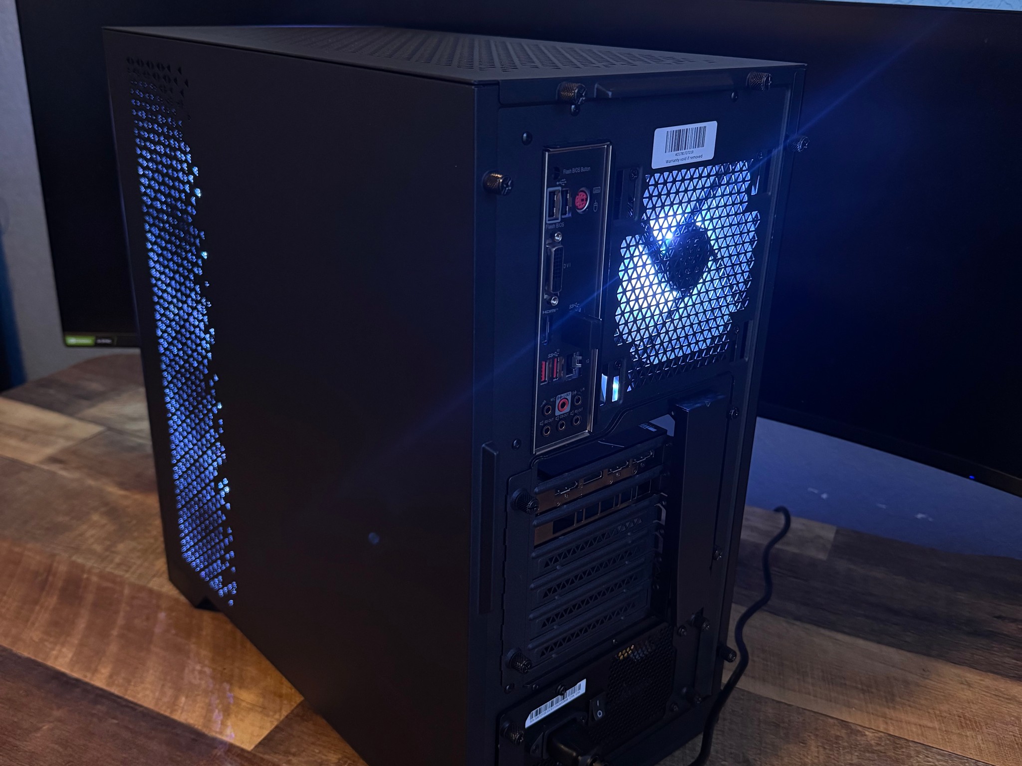 Ryzen 5 3600 | Rx 5700xt | 16gb 3000mhz | 256gb ssd windows 11