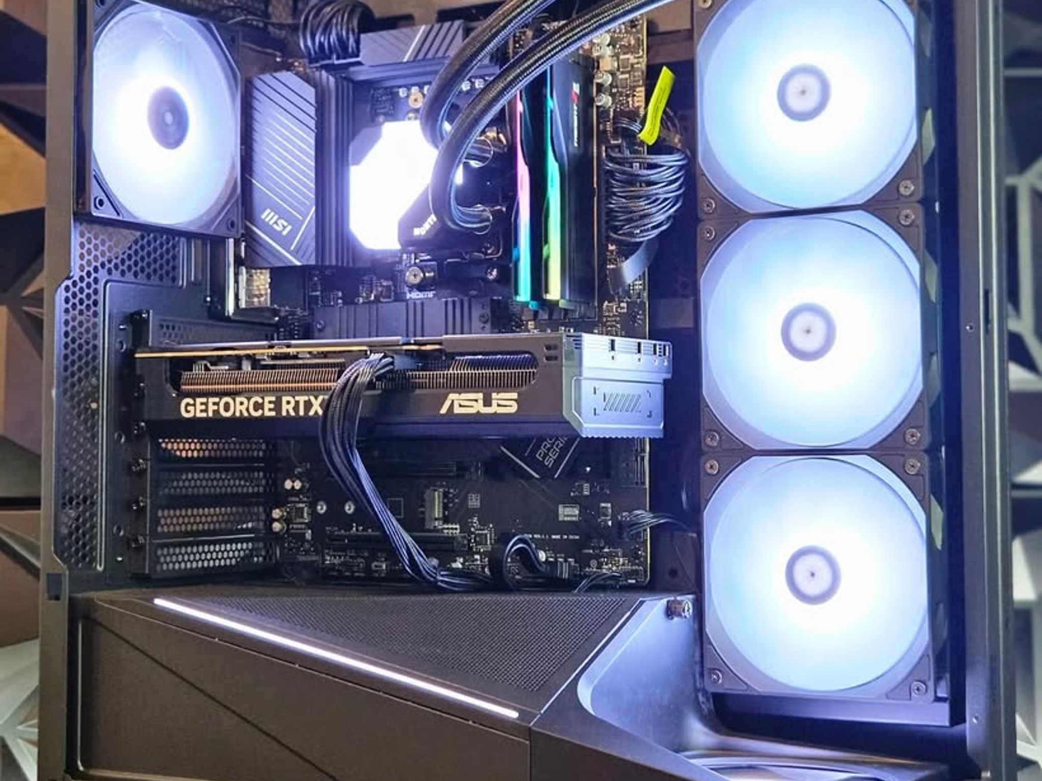 ⚪⚫️Stealth⚫️⚪ Gaming PC ( Ryzen 7 + RTX 4070 Super)
