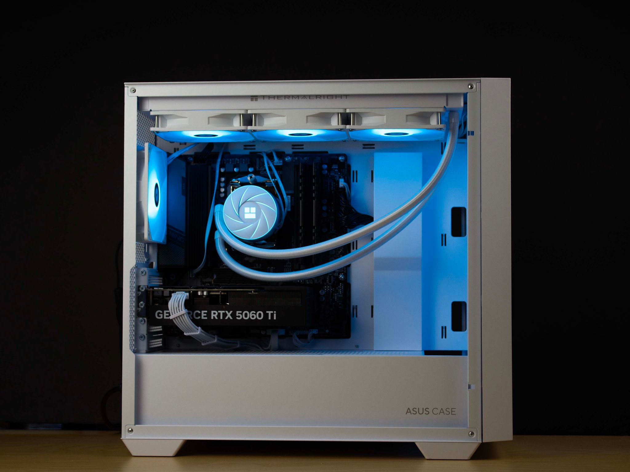 🧊❄️🧊 Clean Gaming PC – RTX 5060 TI, Ryzen 7 5700X, 32GB RAM, 1TB SSD - WiFi, BlueTooth 🧊❄️🧊