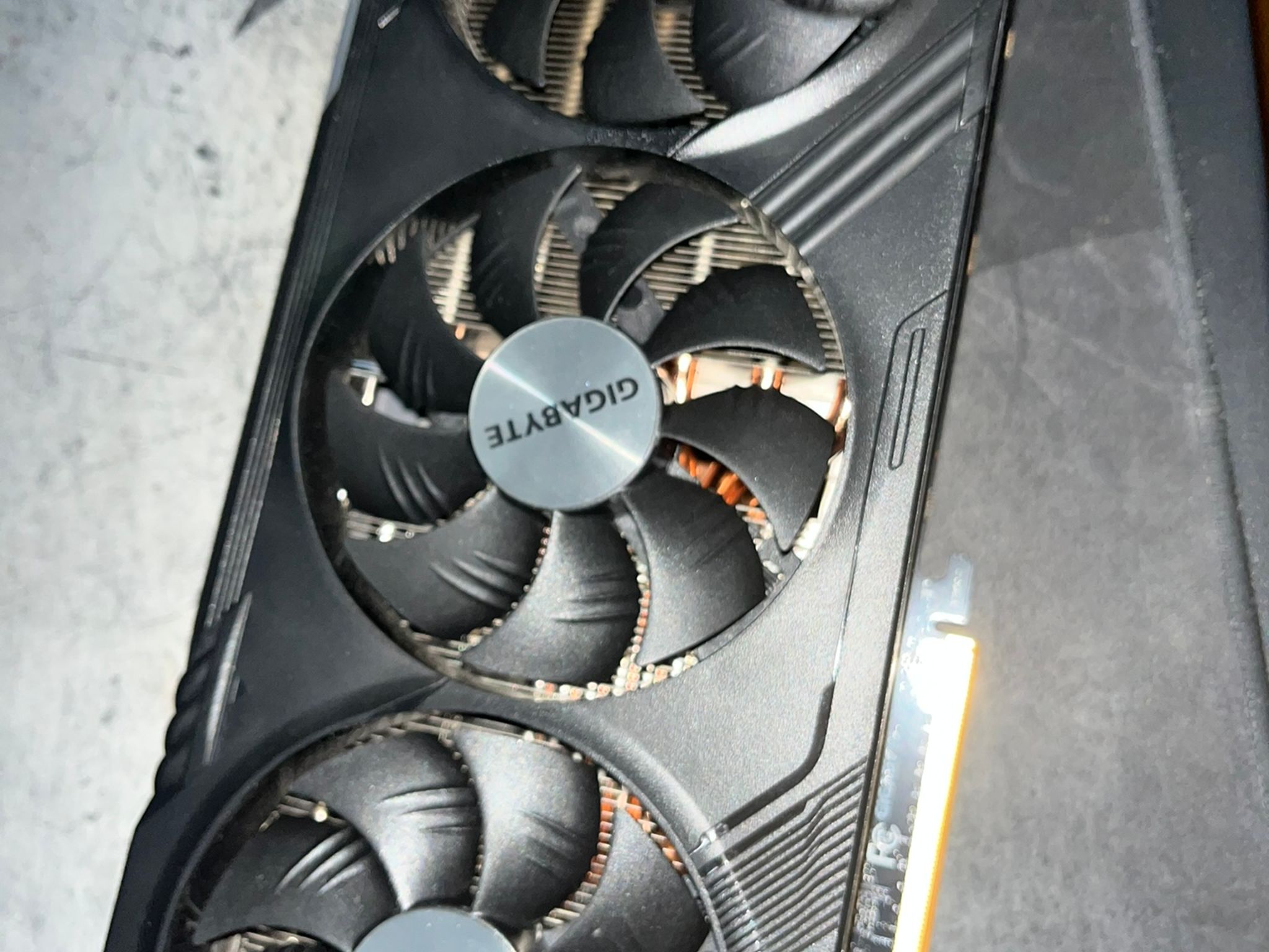 GIGABYTE Radeon RX 7700 XT