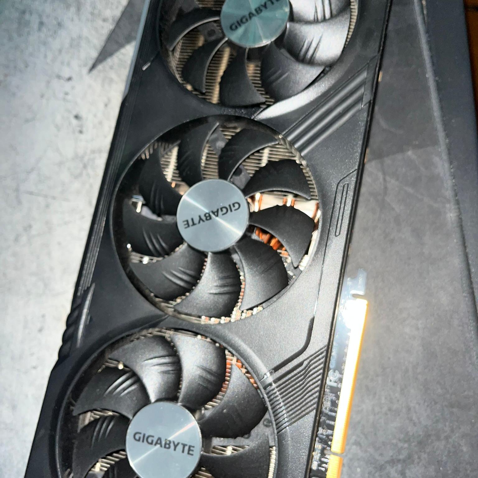 GIGABYTE Radeon RX 7700 XT