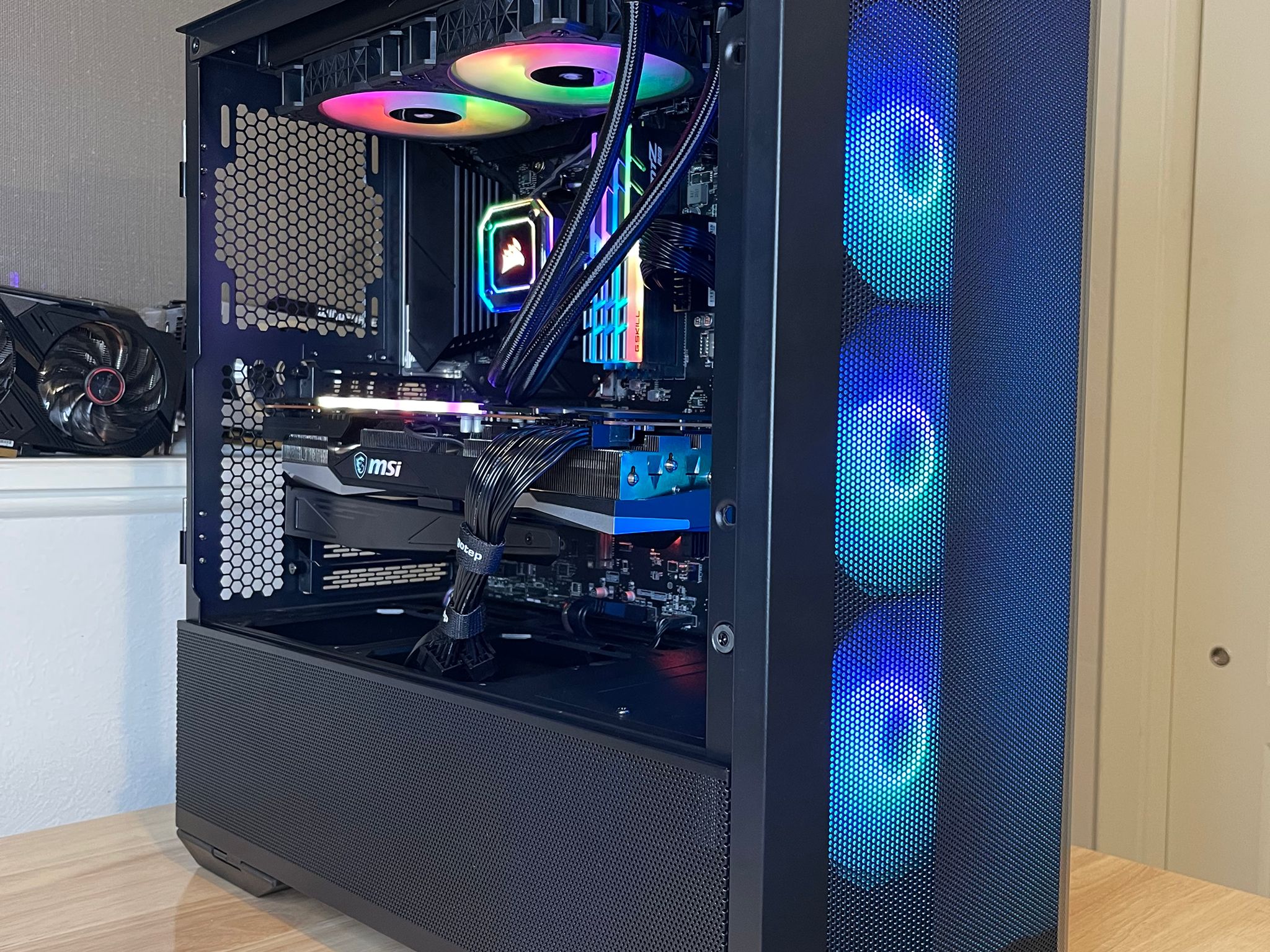 RX 6800 + Ryzen 9 5900x 12core 24thread + 32GB RAM