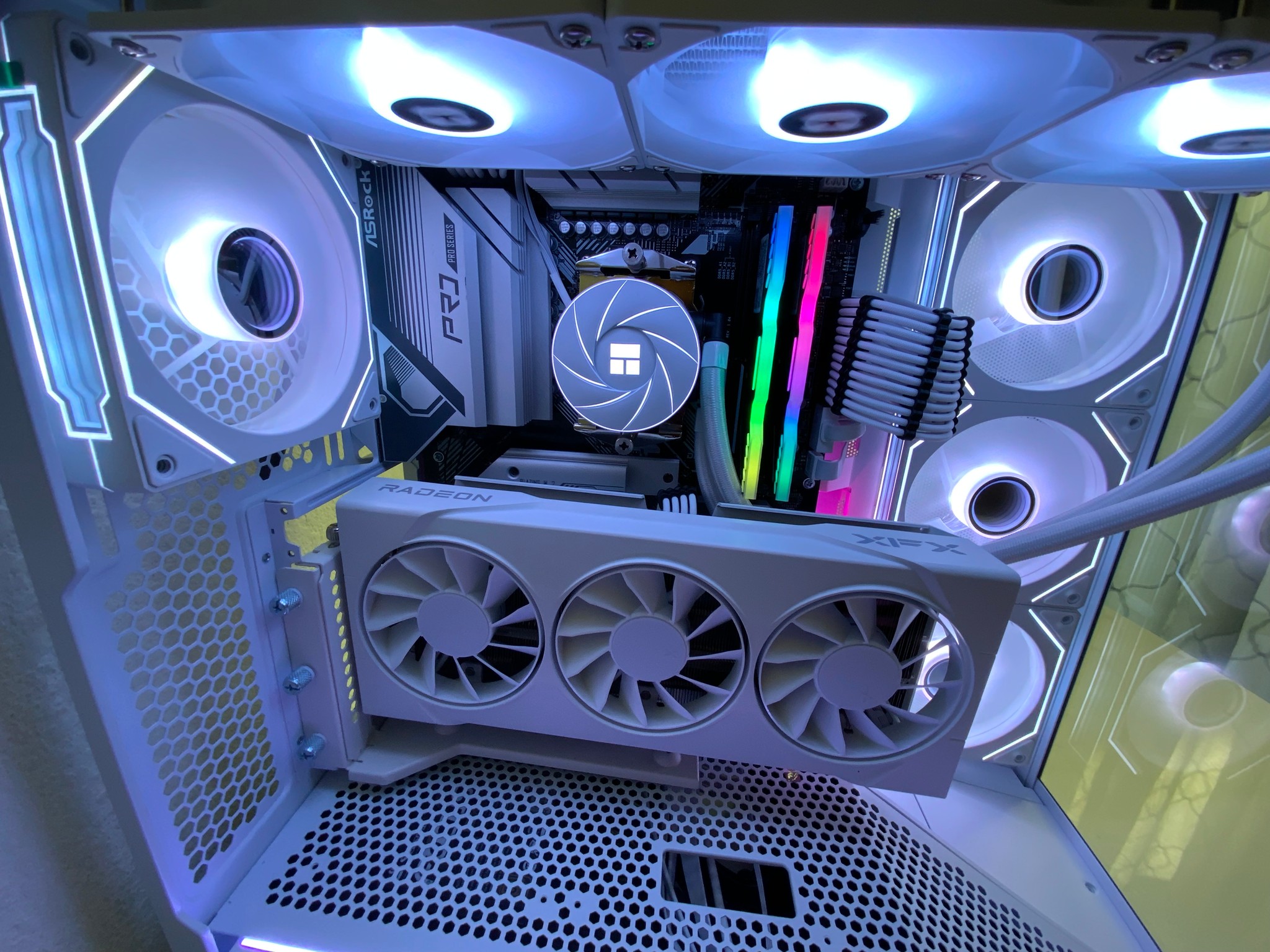 ❄️ ❄️ Gaming PC | Ryzen 7 7700X | RX 9060 XT | 32GB DDR5 | 1TB SSD | AM5 | White Snow Build ❄️ ❄️