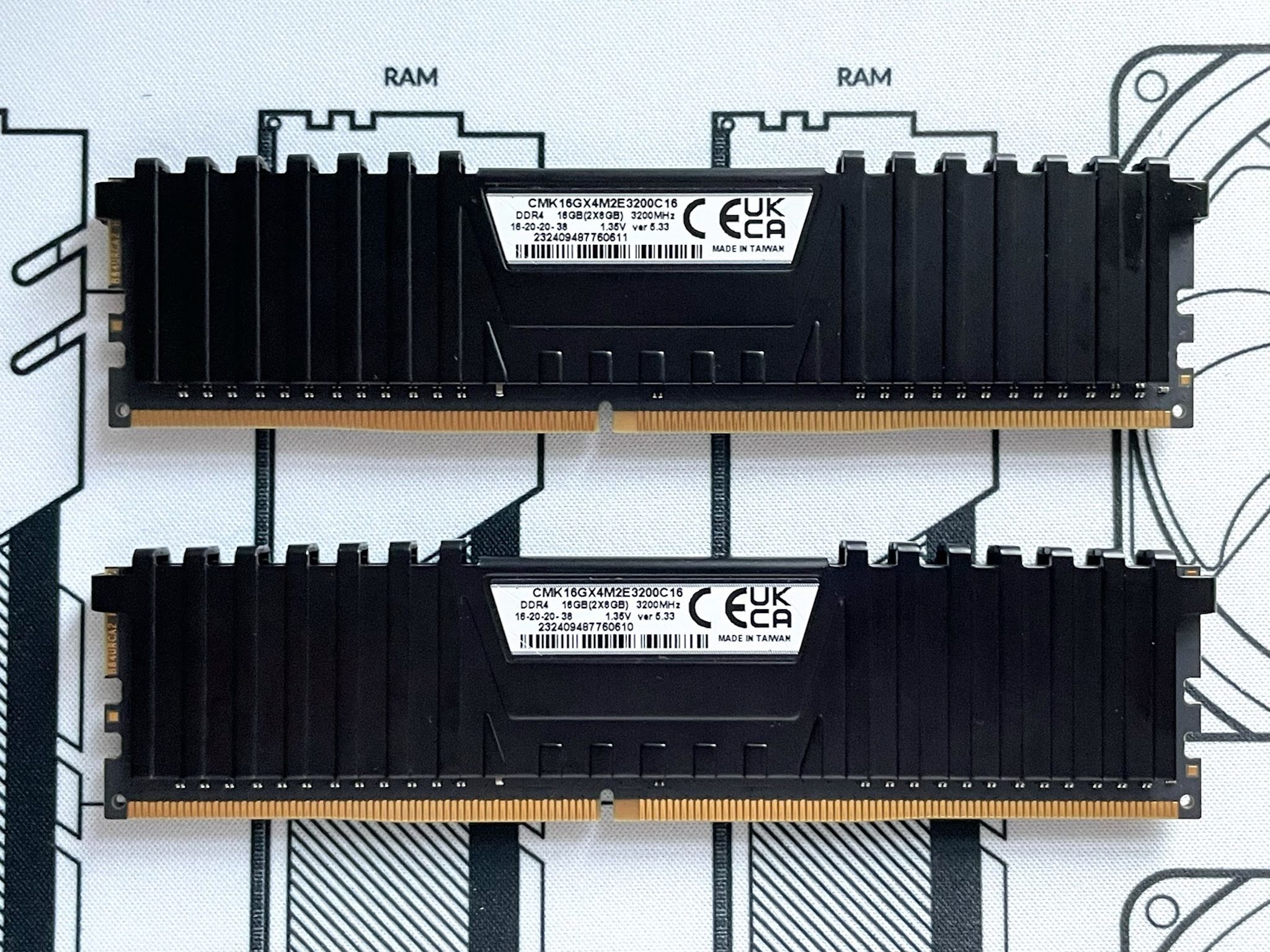 Corsair Vengeance LPX 16GB (2x8GB) 3200 MHz DDR4 CL16-20-20-38 (CMK16GX4M2E) RAM Memory