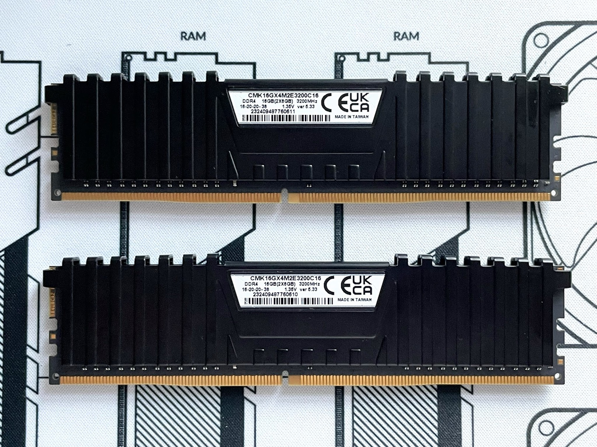 Corsair Vengeance LPX 16GB (2x8GB) 3200 MHz DDR4 CL16-20-20-38 (CMK16GX4M2E) RAM Memory