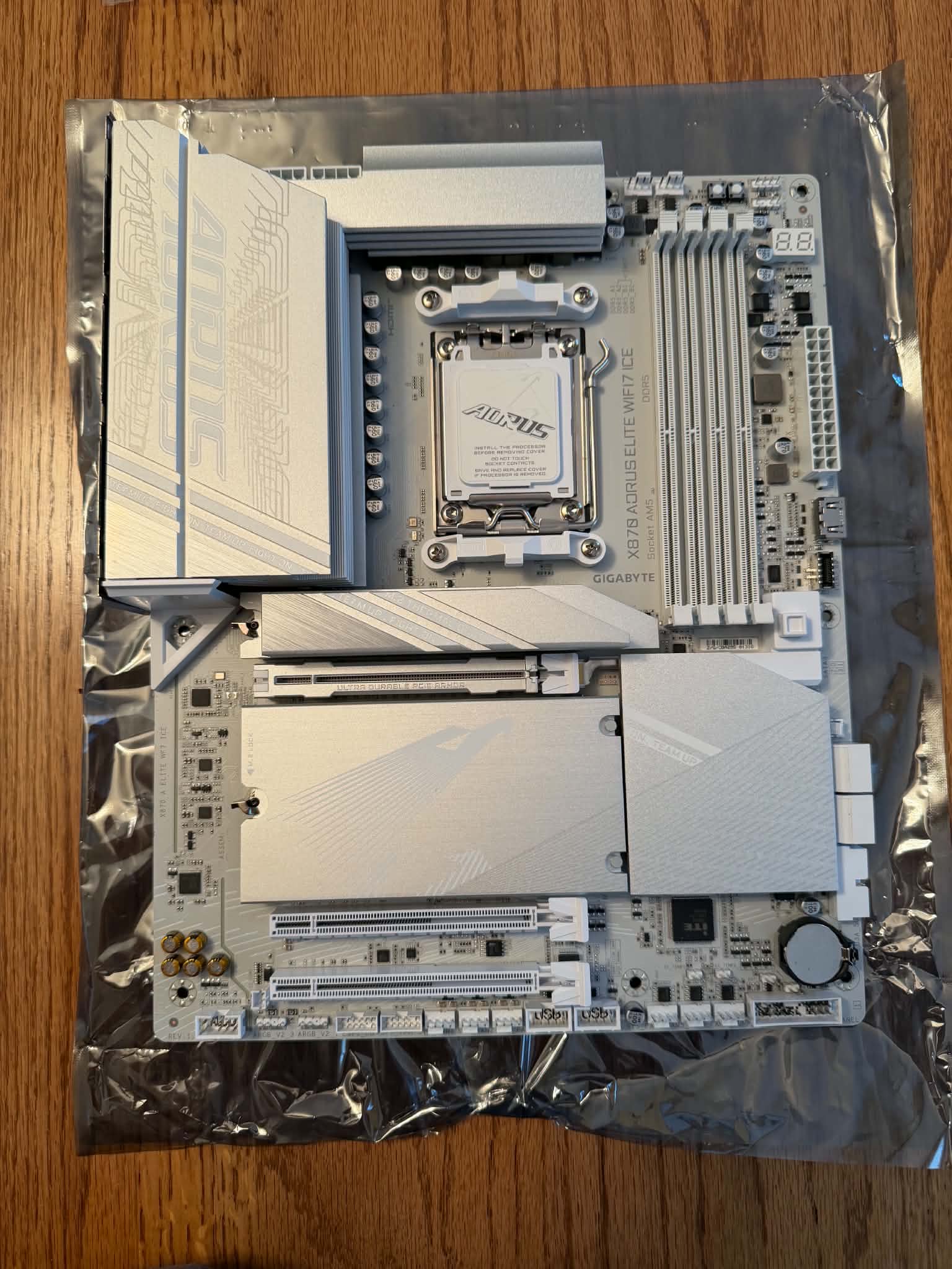 GIGABYTE X870 AORUS Elite WIFI7 ICE AMD AM5 (rev 1.1) Motherboard