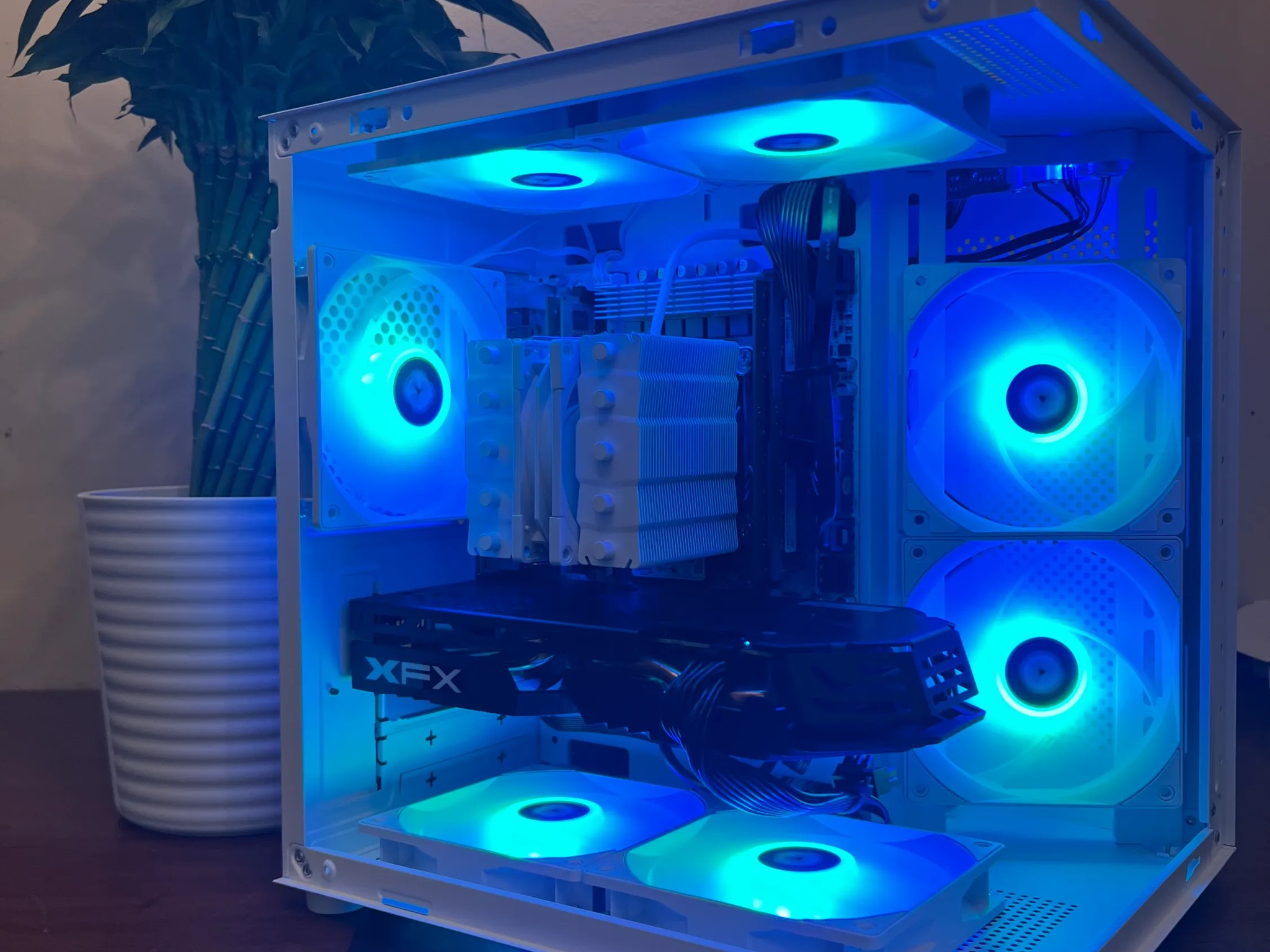 Intel 10 Core White Gaming PC RX 580 1tb Storage 32GB RAM WIFi WINDOWS 11 Pro