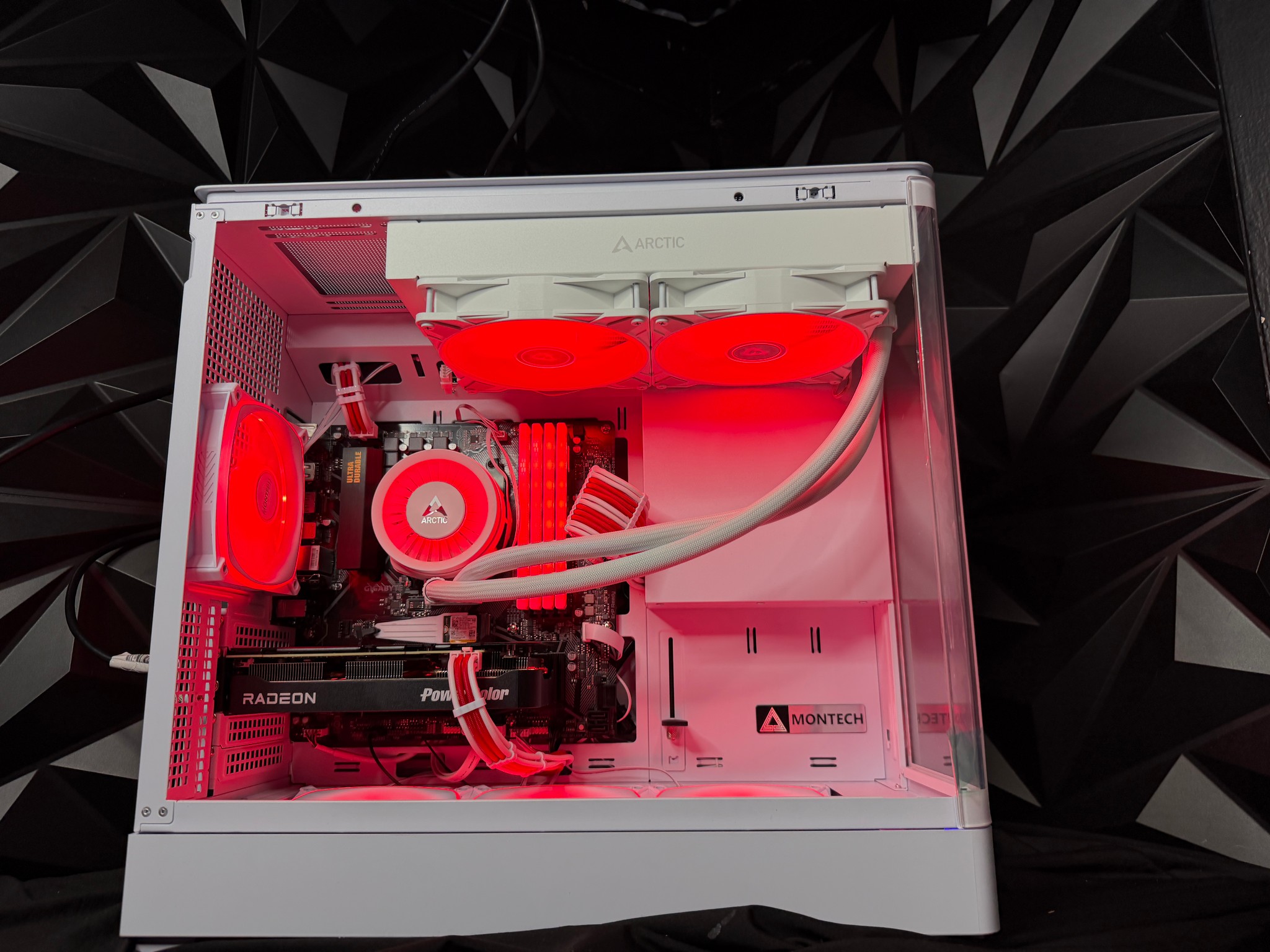 🩸❄️ BLOOD ICE ❄️🩸Ryzen 5 5600X3D| RX 9060XT 16 GB | 32 GB DDR4| 1.25 TB NVMe|750W Gold PSU