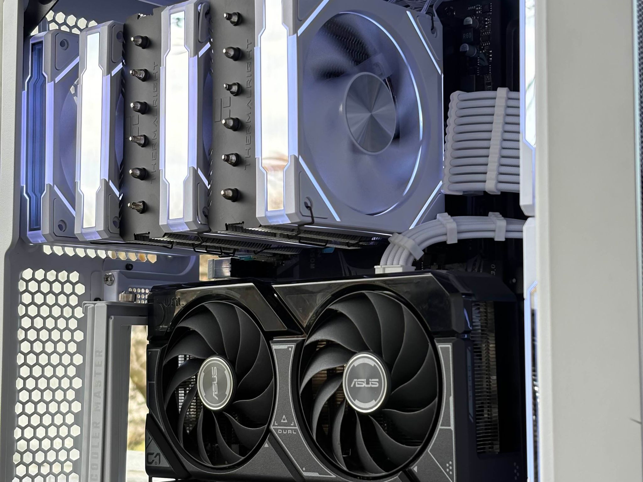 👻❄️ Snowclaw Striker – Ryzen 5 5500 🧊 | RTX 4060 8GB ⚡ | 16GB RAM 🐾 | 1TB NVMe 💽