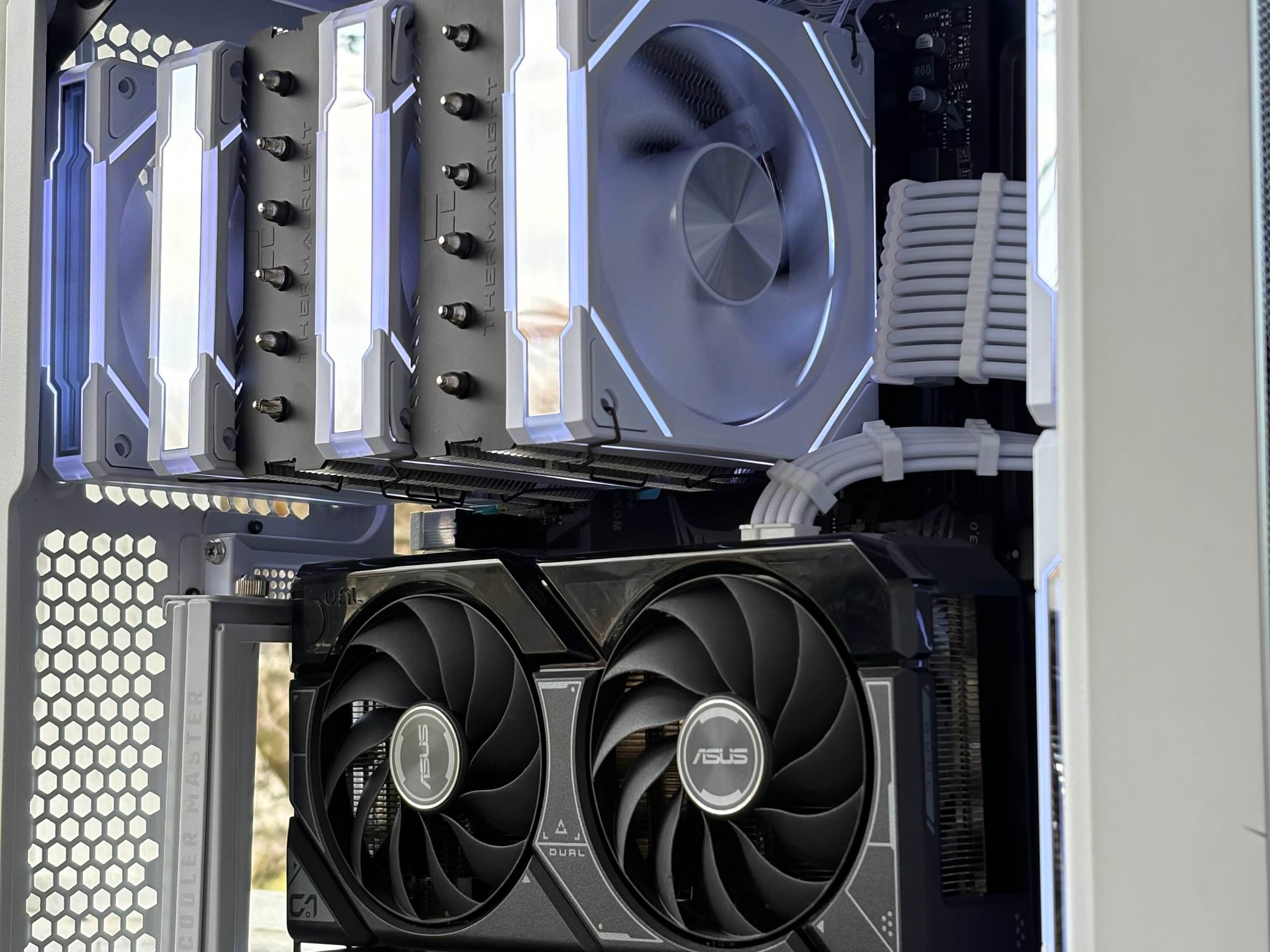 👻❄️ Snowclaw Striker – Ryzen 5 5500 🧊 | RTX 4060 8GB ⚡ | 16GB RAM 🐾 | 1TB NVMe 💽