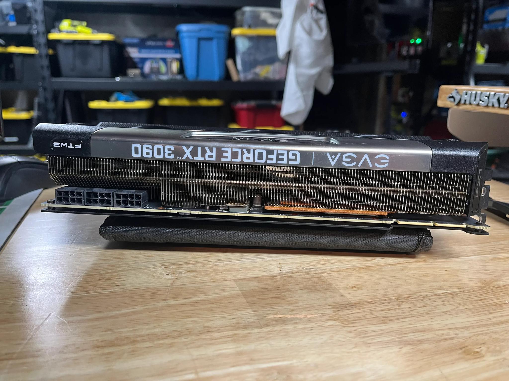 EVGA 3090 FTW with anti-sag bracket and right-angled PCIe power adaptors