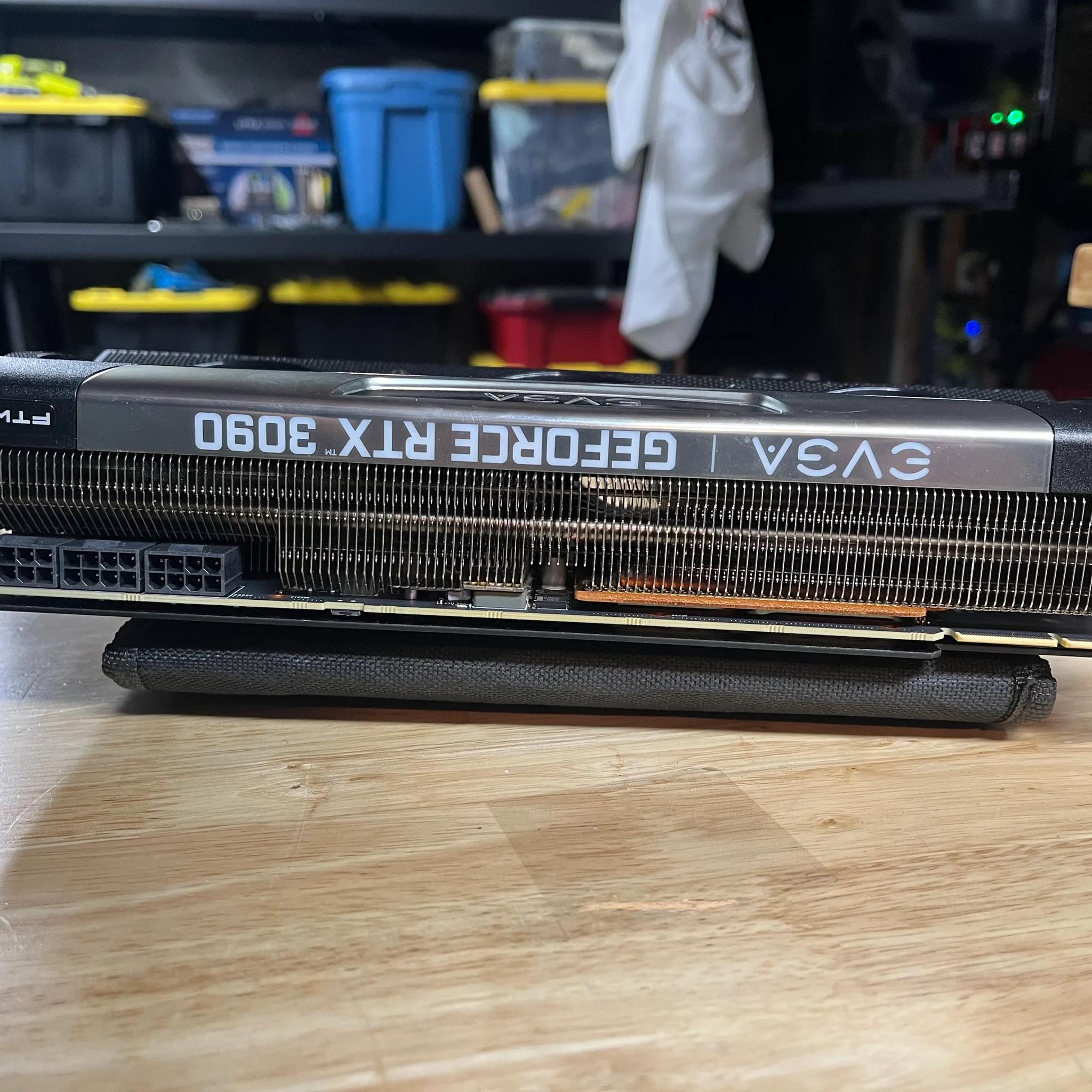 EVGA 3090 FTW with anti-sag bracket and right-angled PCIe power adaptors