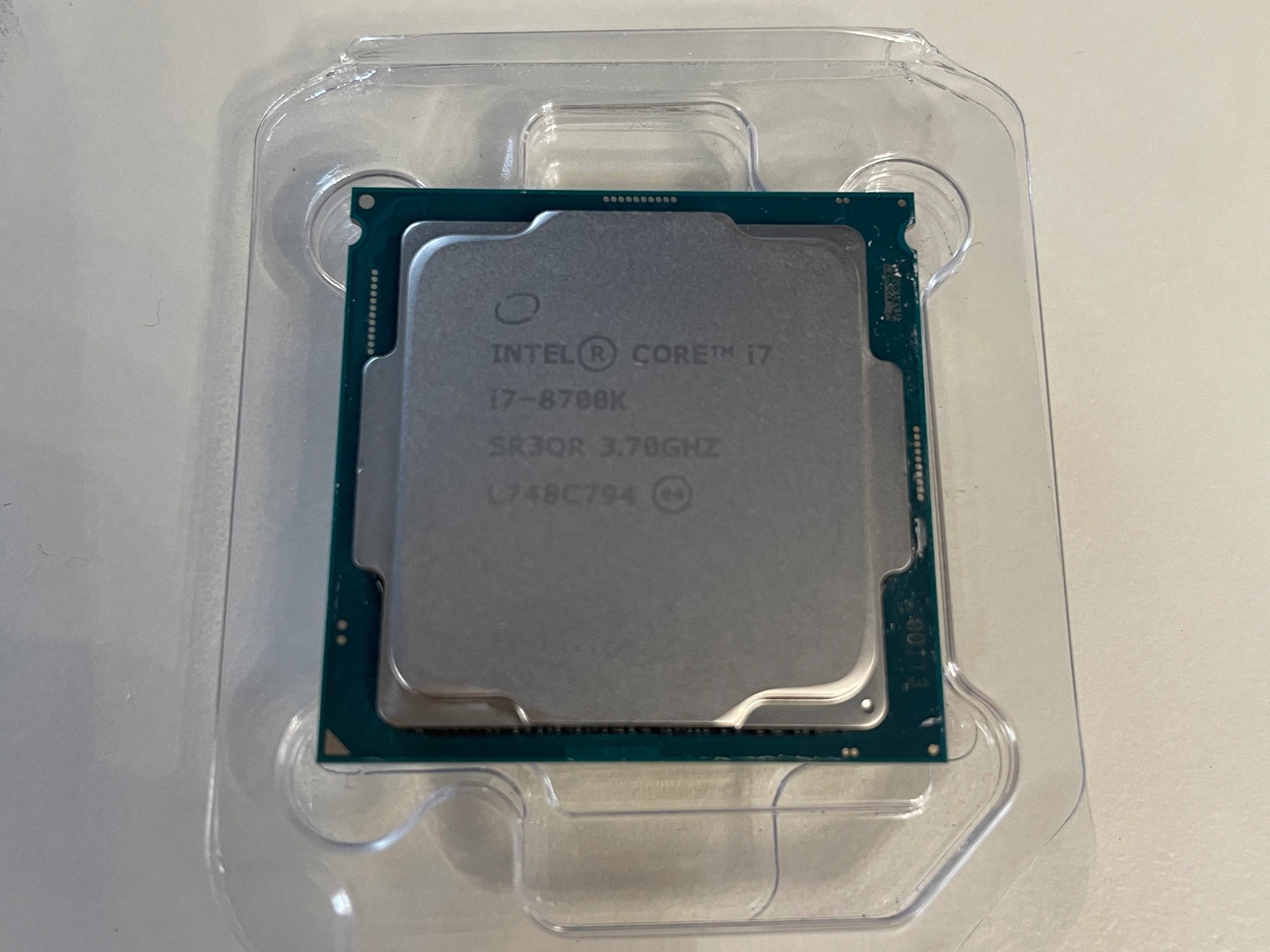 Intel Core i7-8700K 3.7 GHz 6-Core Processor