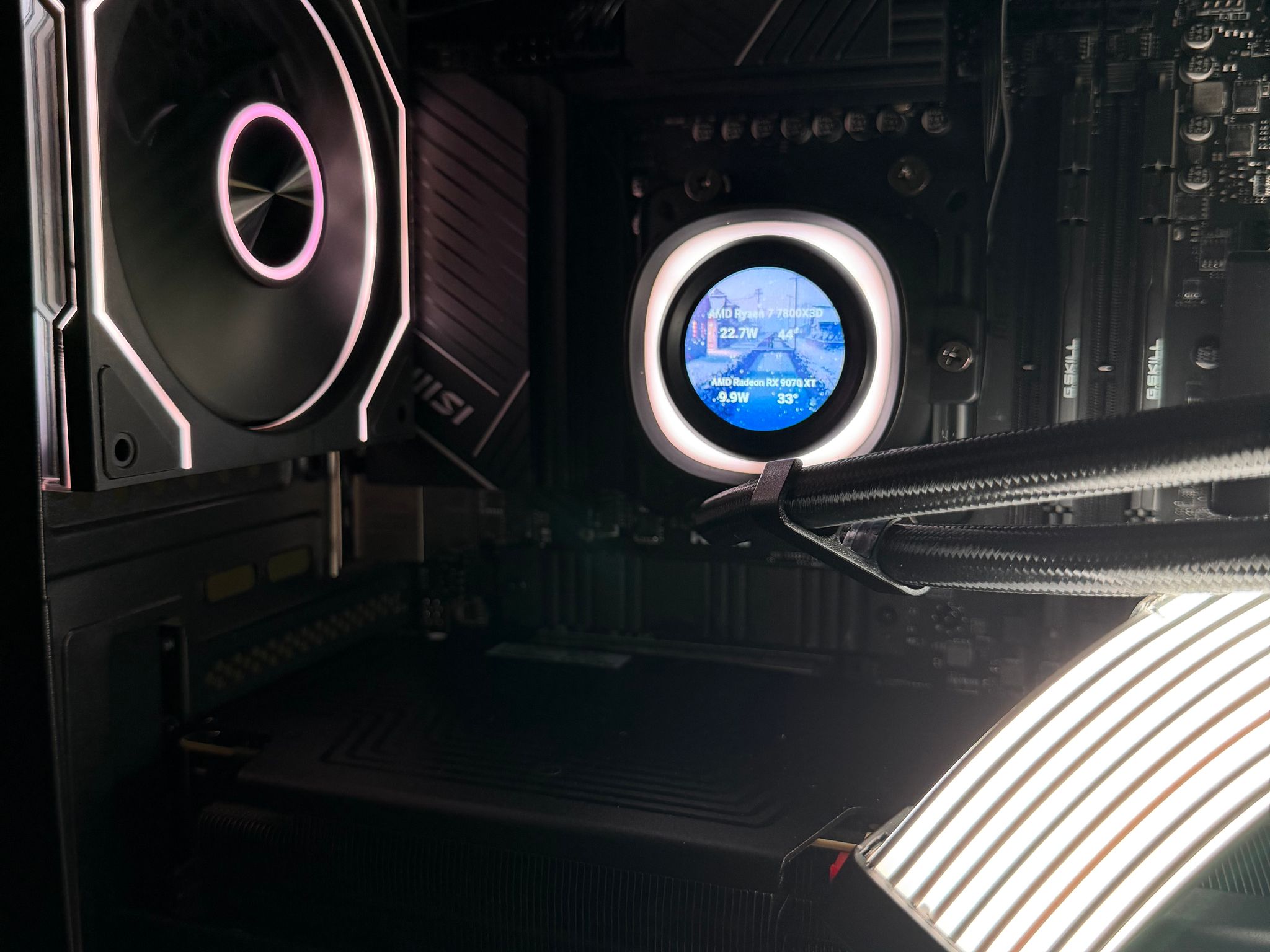 🔥 HIGH-END GAMING PC — RYZEN 7 7800X3D + RX 9070 XT + 32GB DDR5 + 2TB NVME 🔥