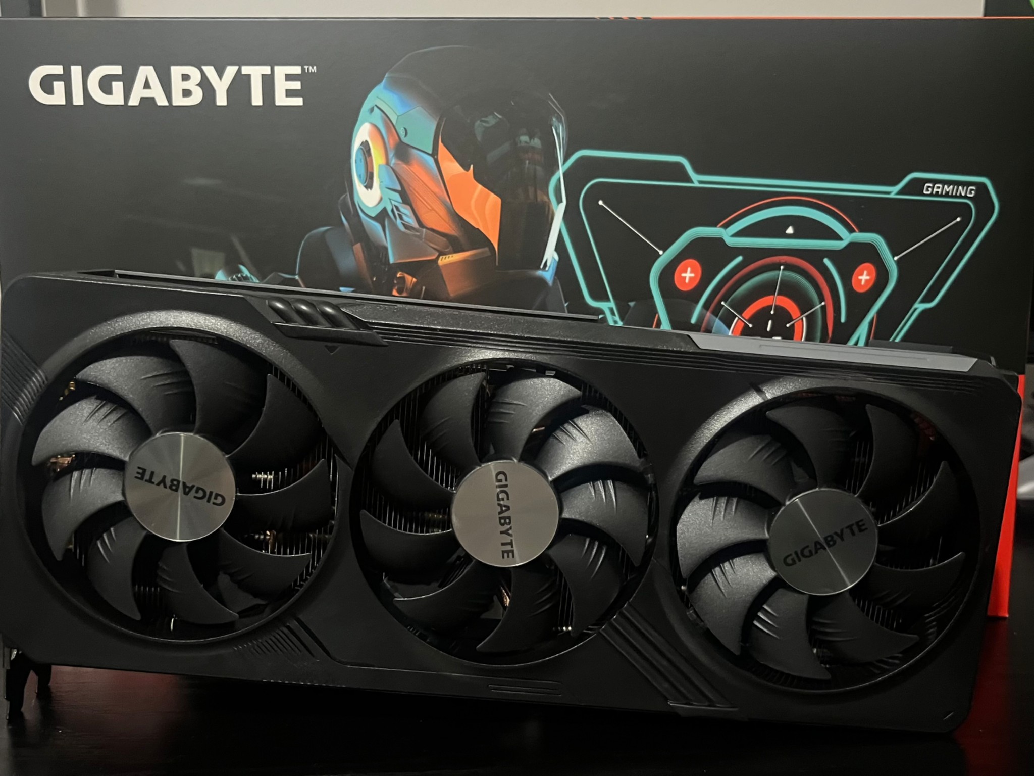 Gigabyte Radeon RX 7800 XT 16GB graphics card in like-new condition. Never been overclocked.