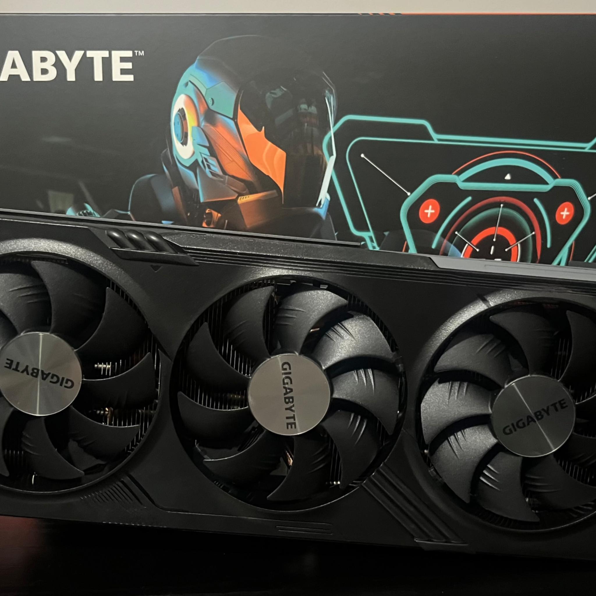 Gigabyte Radeon RX 7800 XT 16GB graphics card in like-new condition. Never been overclocked.