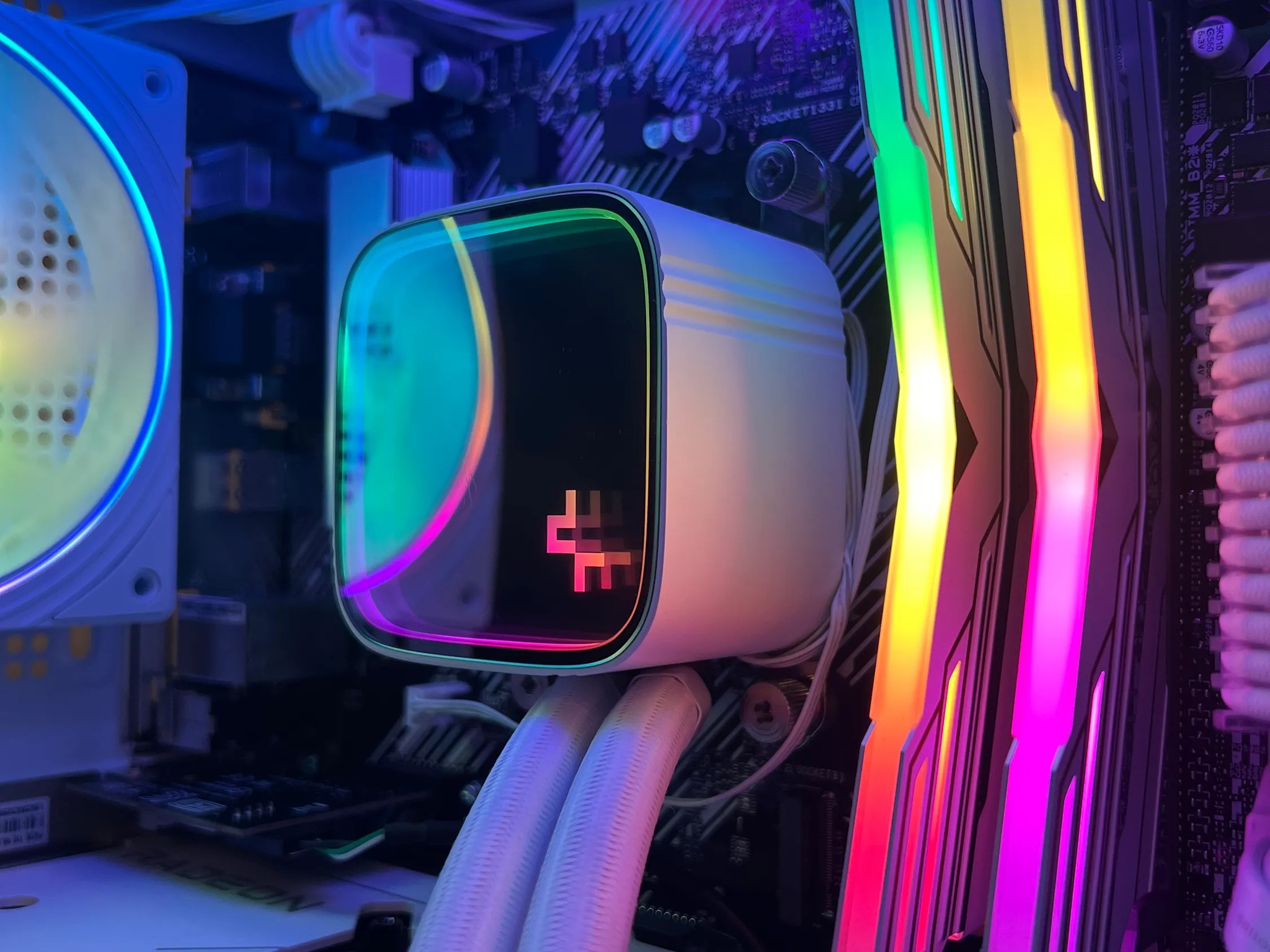 "Northern Lights" 5800x, RX 7800XT, 2tb, white gaming pc with 32gb ram and WI-FI
