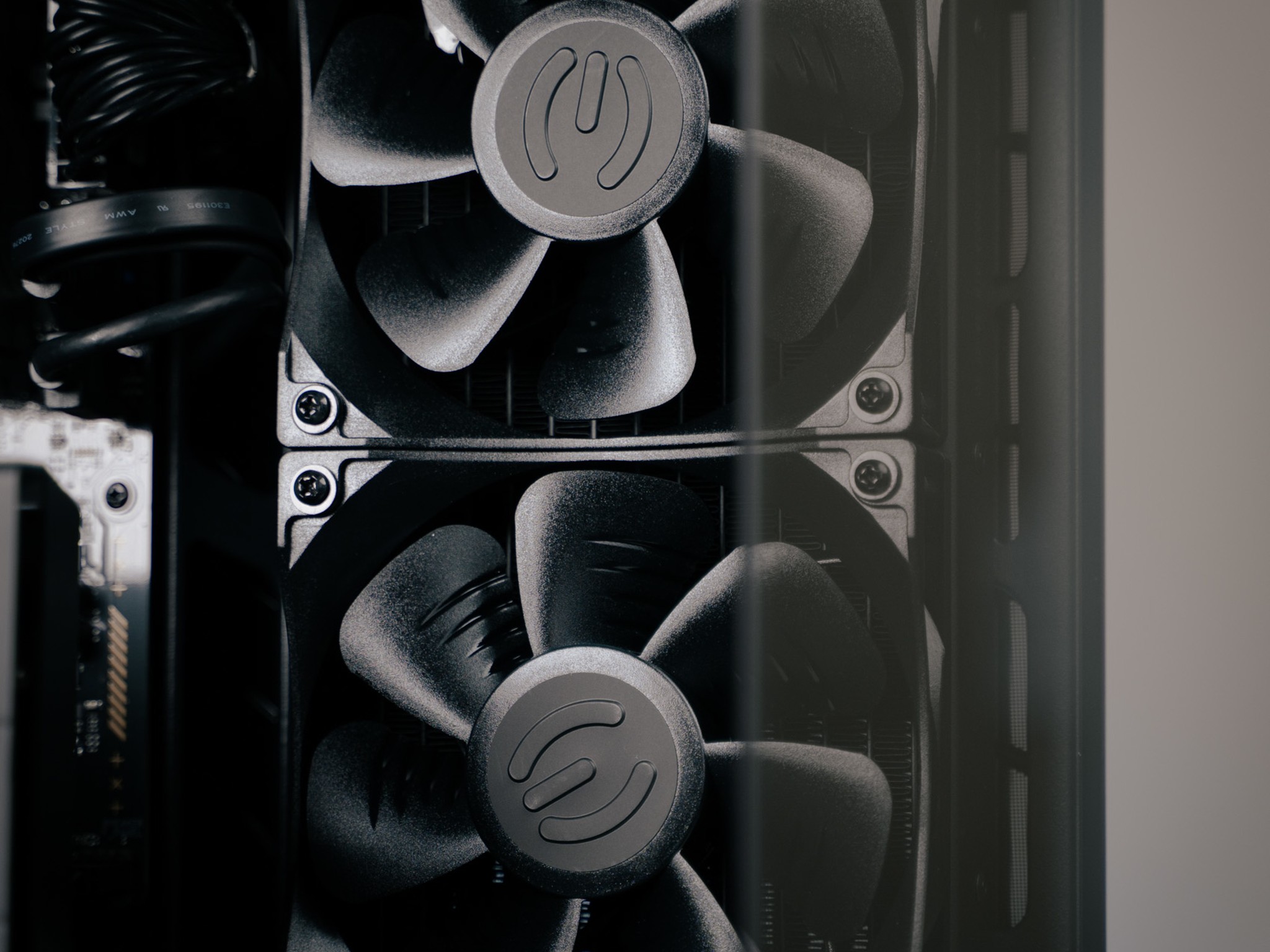 “Darcform V3” RX 9070 XT Ryzen 7 7800X3D 2TB 32GB Windows 11 Gaming PC Powerhouse