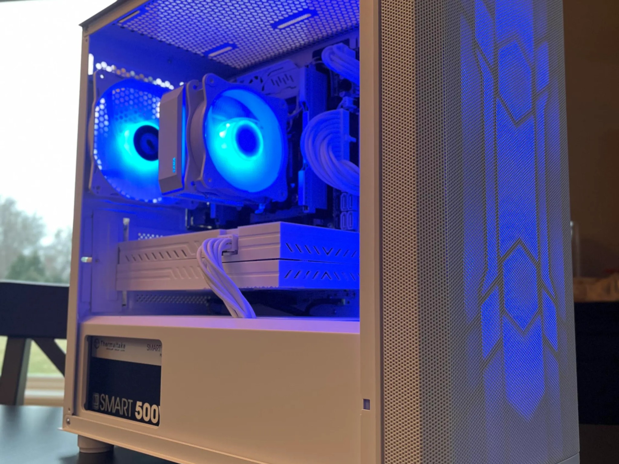 ALL WHITE GAMING PC | RX 580 | XEON 2640 V3 | 16GB DDR4 | 500GB NVME