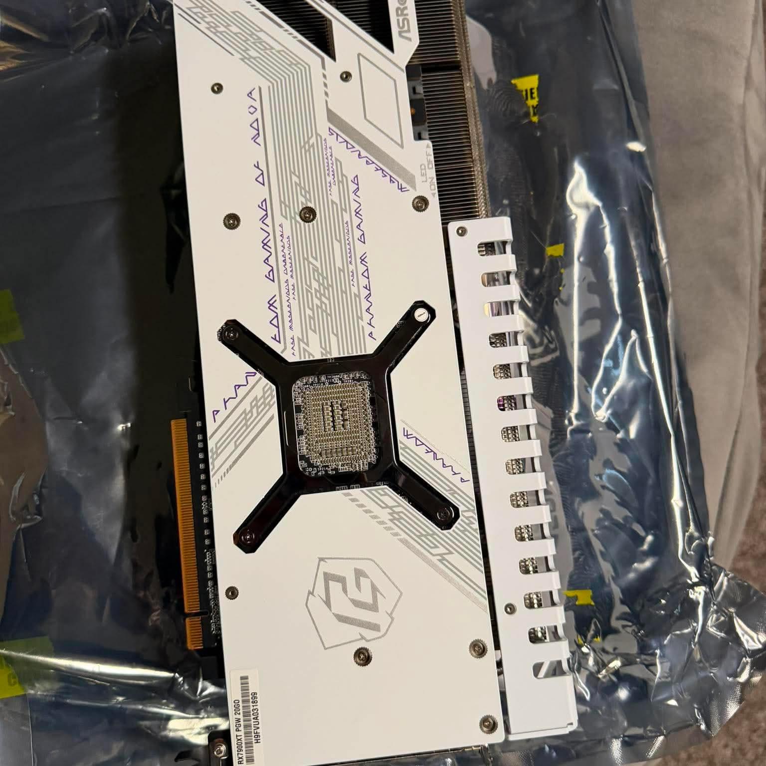 ASRock Phantom Gaming White Edition RX 7900XT - Image 2
