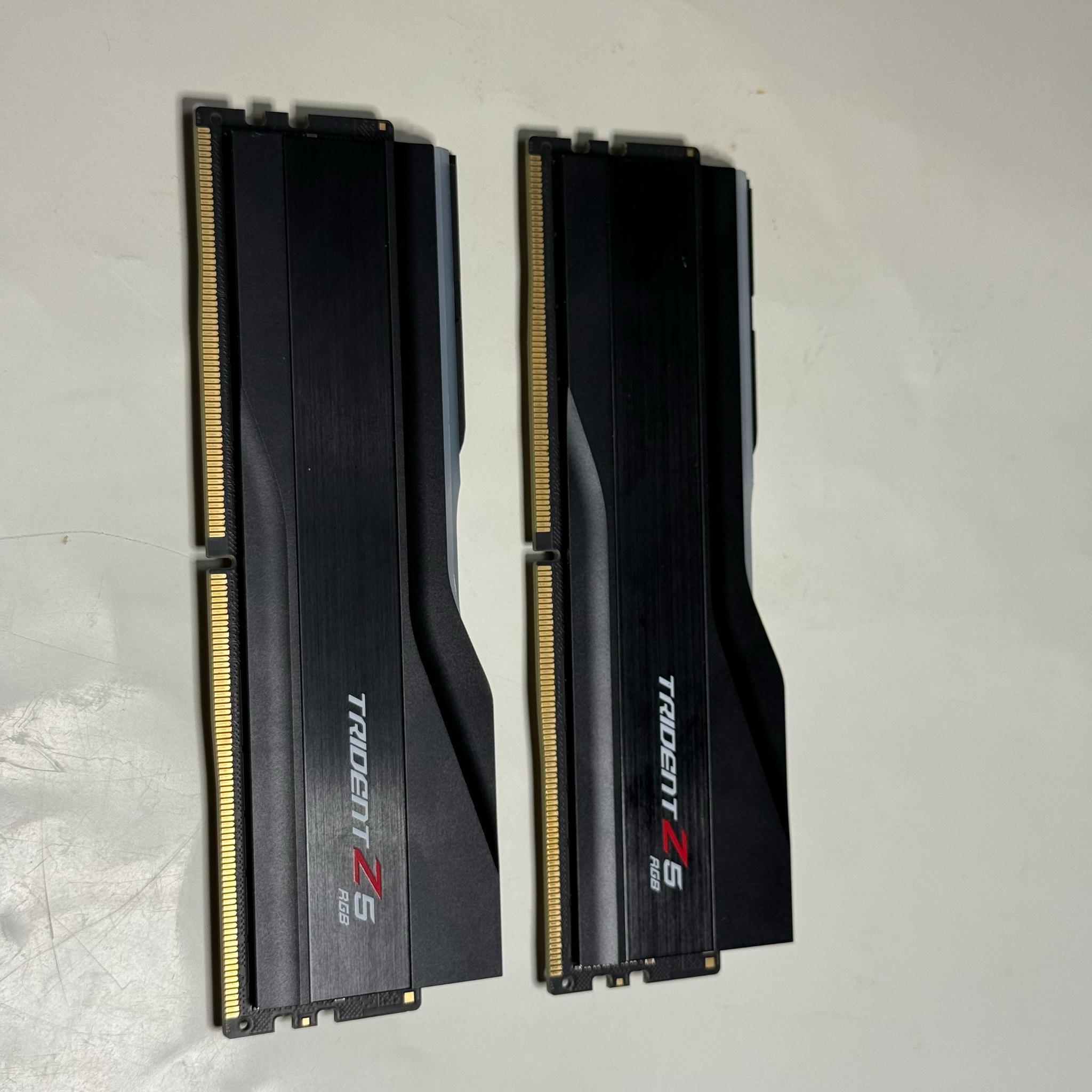 Trident Z5 RGB (DDR5/Intel XMP) F5-6400J3239G32GX2-TZ5RK