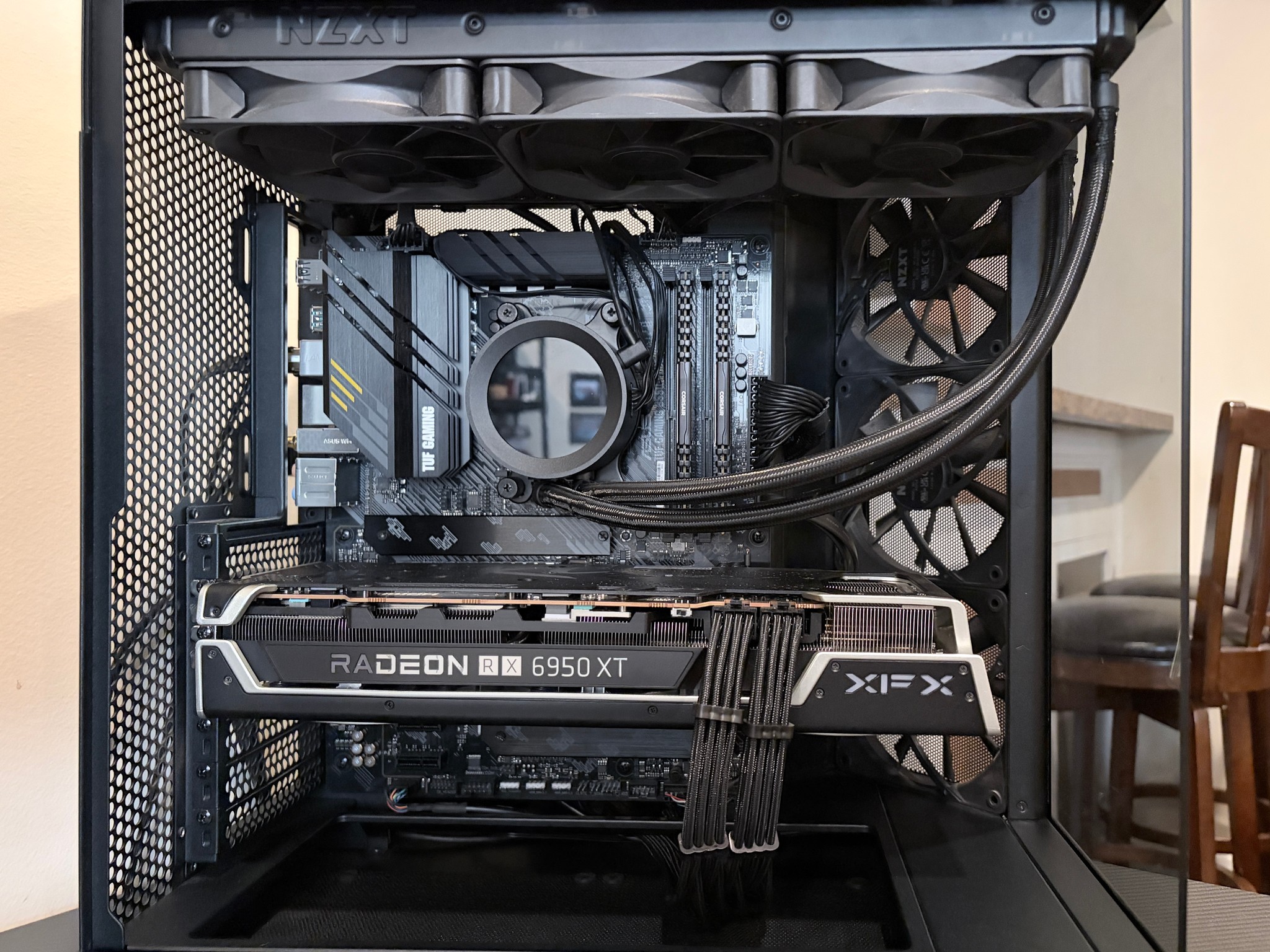 Sleek High End PC - RX 6950 XT, R9 5900X, 32GB RAM, 1TB NVMe SSD