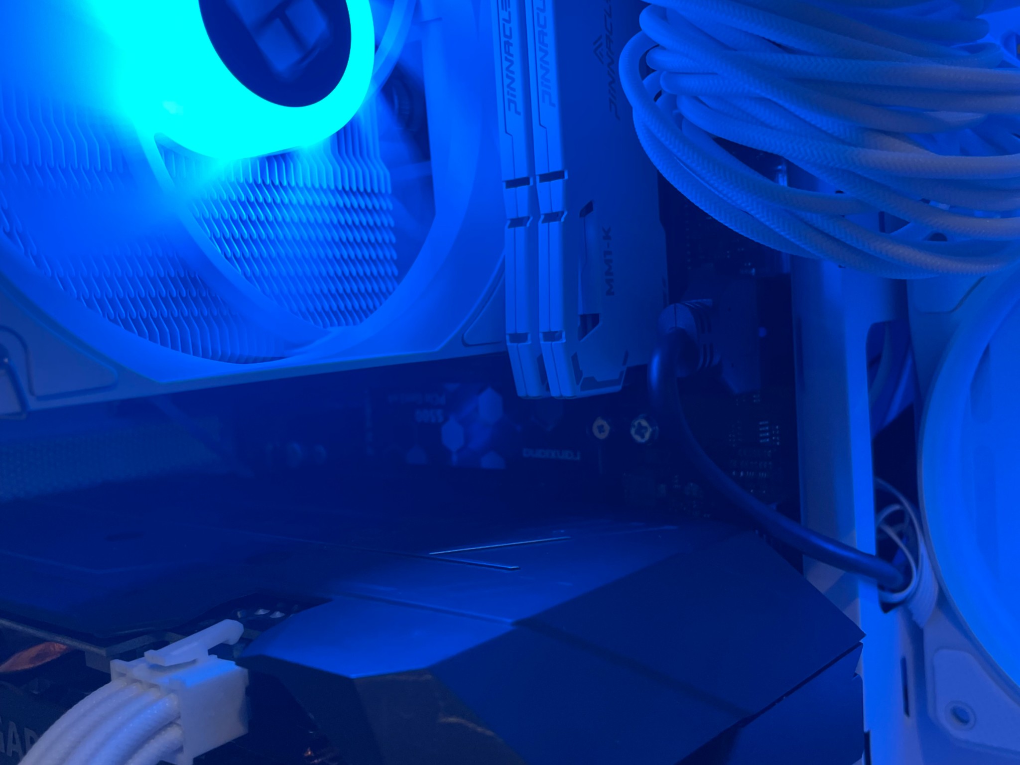 White Gaming Pc Gtx 1660 6gb, Ryzen 5 3600, Ram 16gb,