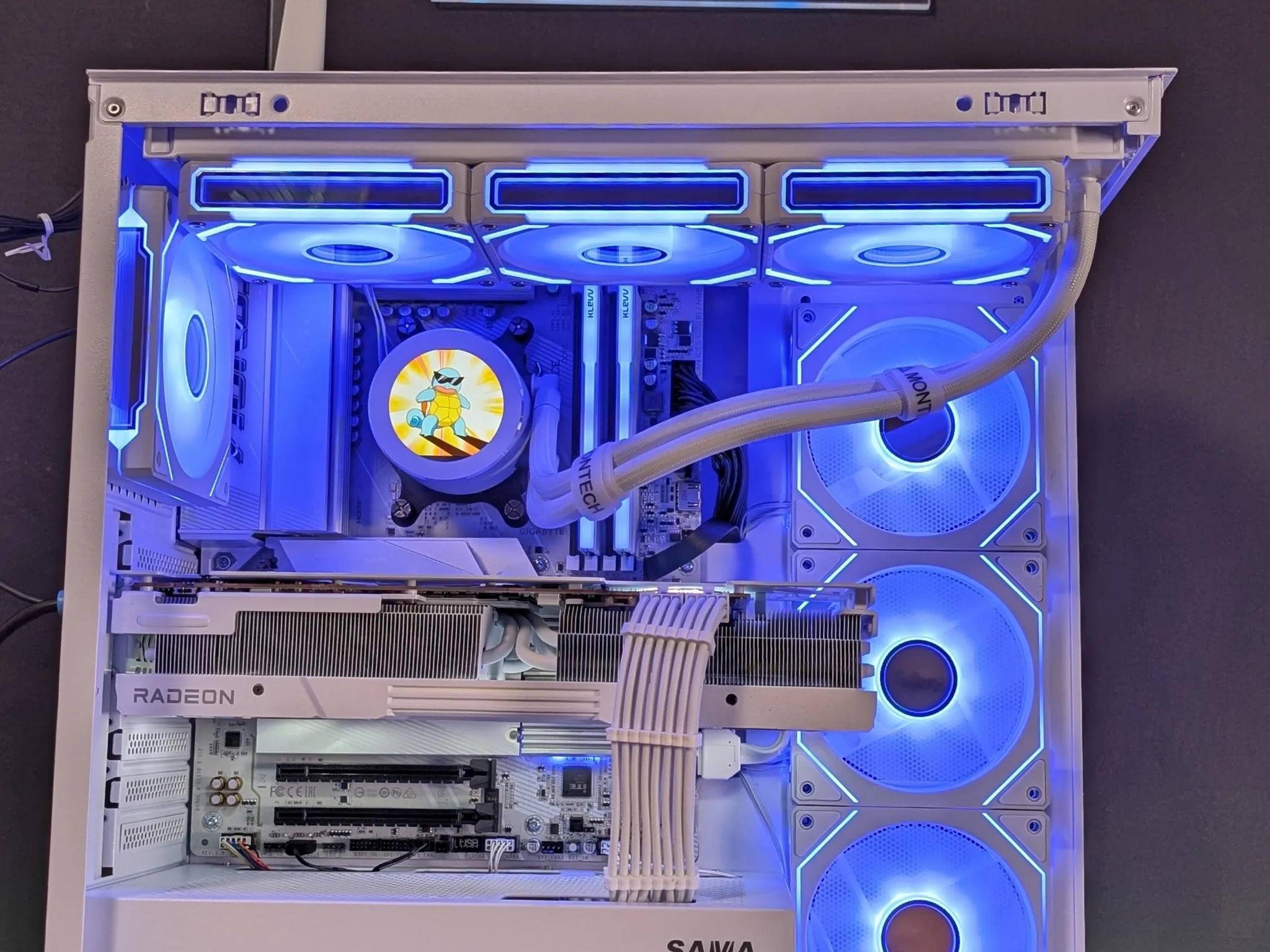 RX 7900XT 20GB // Ryzen 7800x3D // 32GB DDR5 // 2TB Gen4 NVMe // WiFi