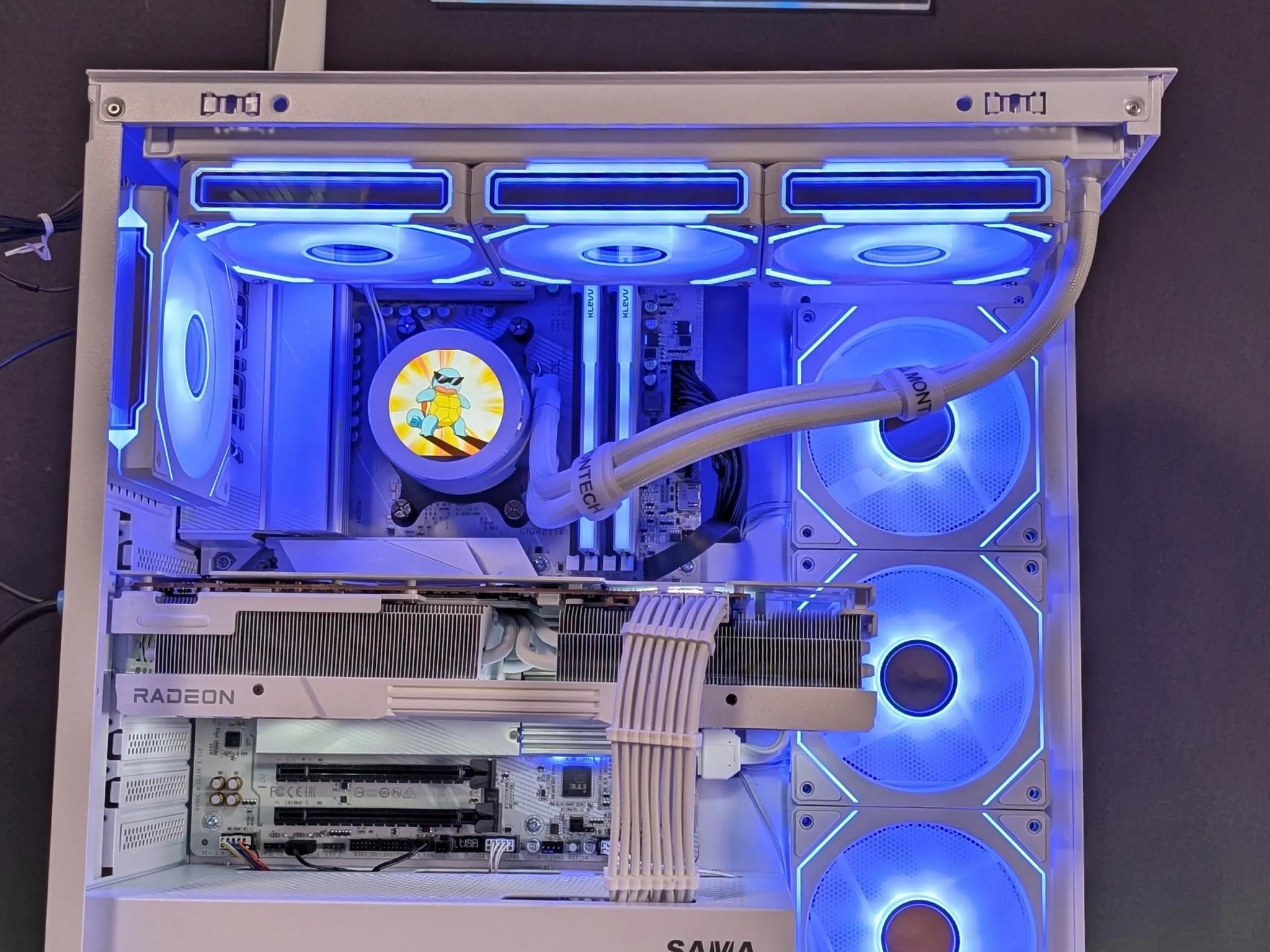 RX 7900XT 20GB // Ryzen 7800x3D // 32GB DDR5 // 2TB Gen4 NVMe // WiFi