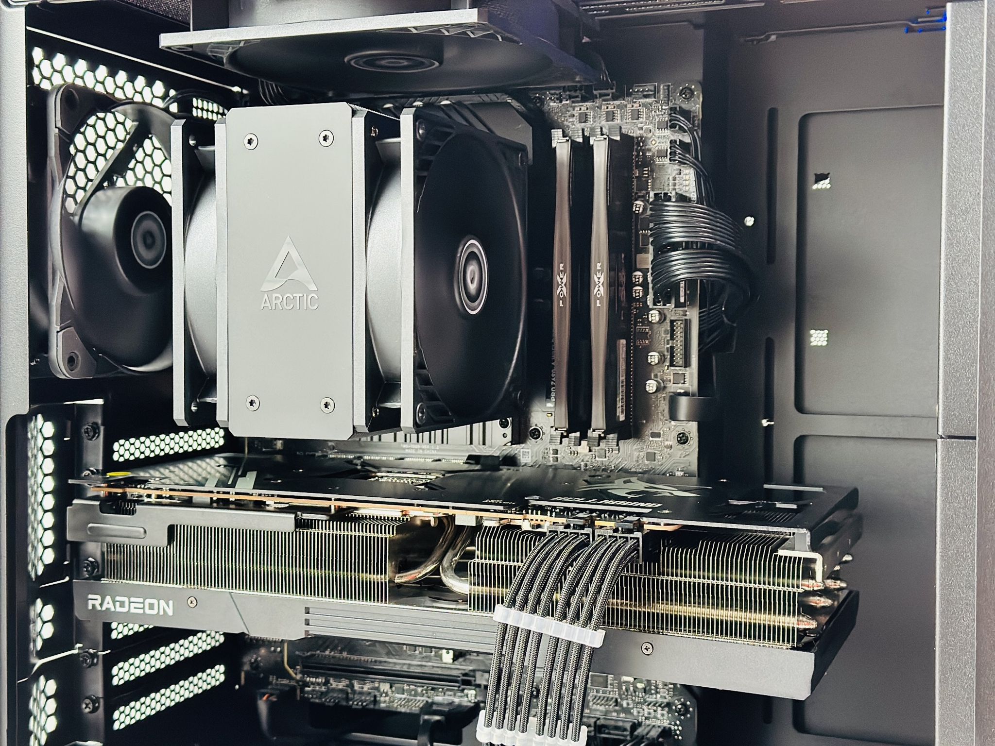 🖤 4K-Pure performance!◼️AMD RX 7900 XT 20GB◼️AMD Ryzen 5 7600X◼️32GB DDR5 RAM◼️1TB NVME