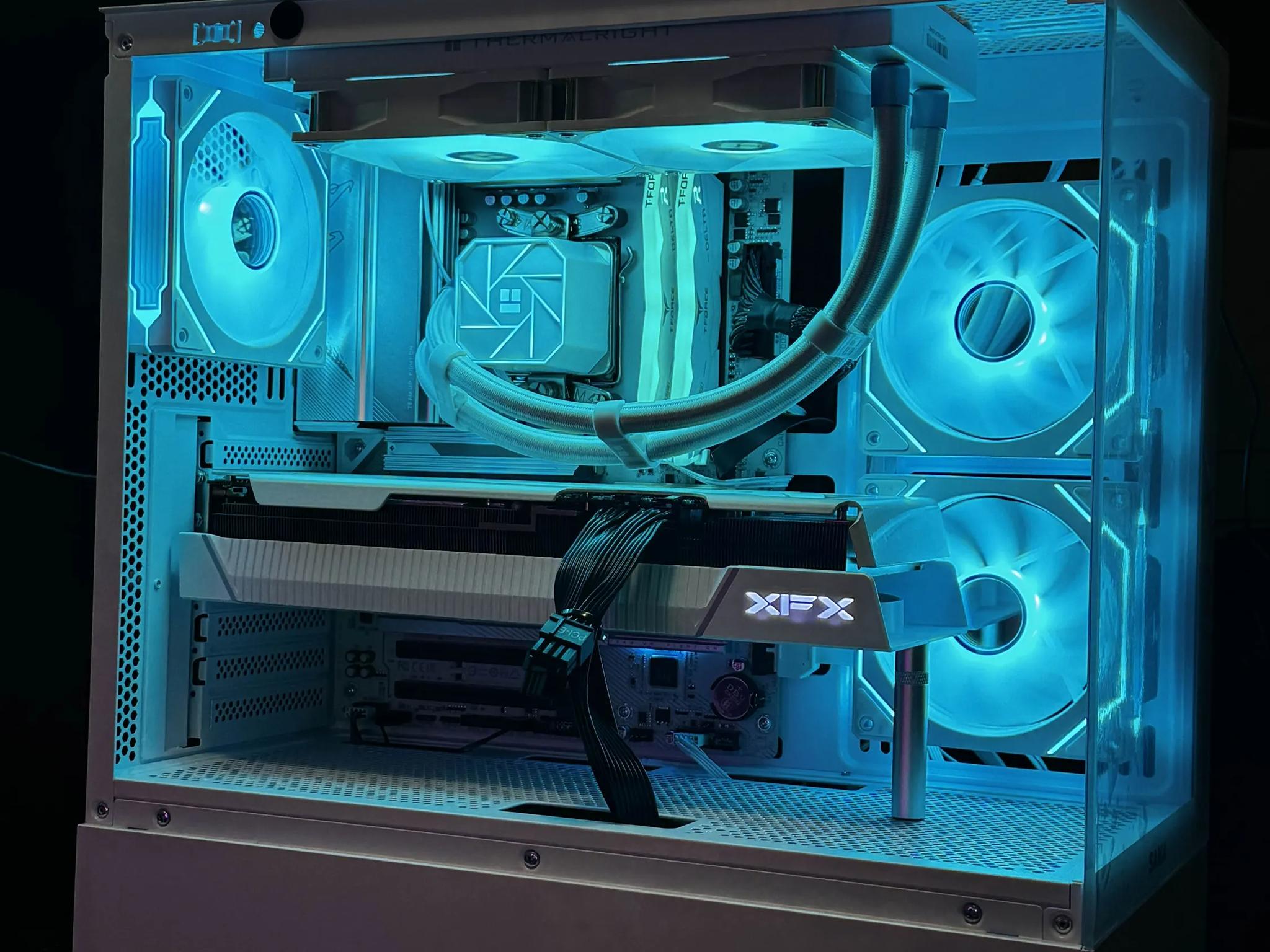 Frostbyte - RYZEN 5 7500F | RX 7800 XT | 1 TB SSD | 32 GB DDR5 | Gigabyte B650 AORUS ELITE AX ICE