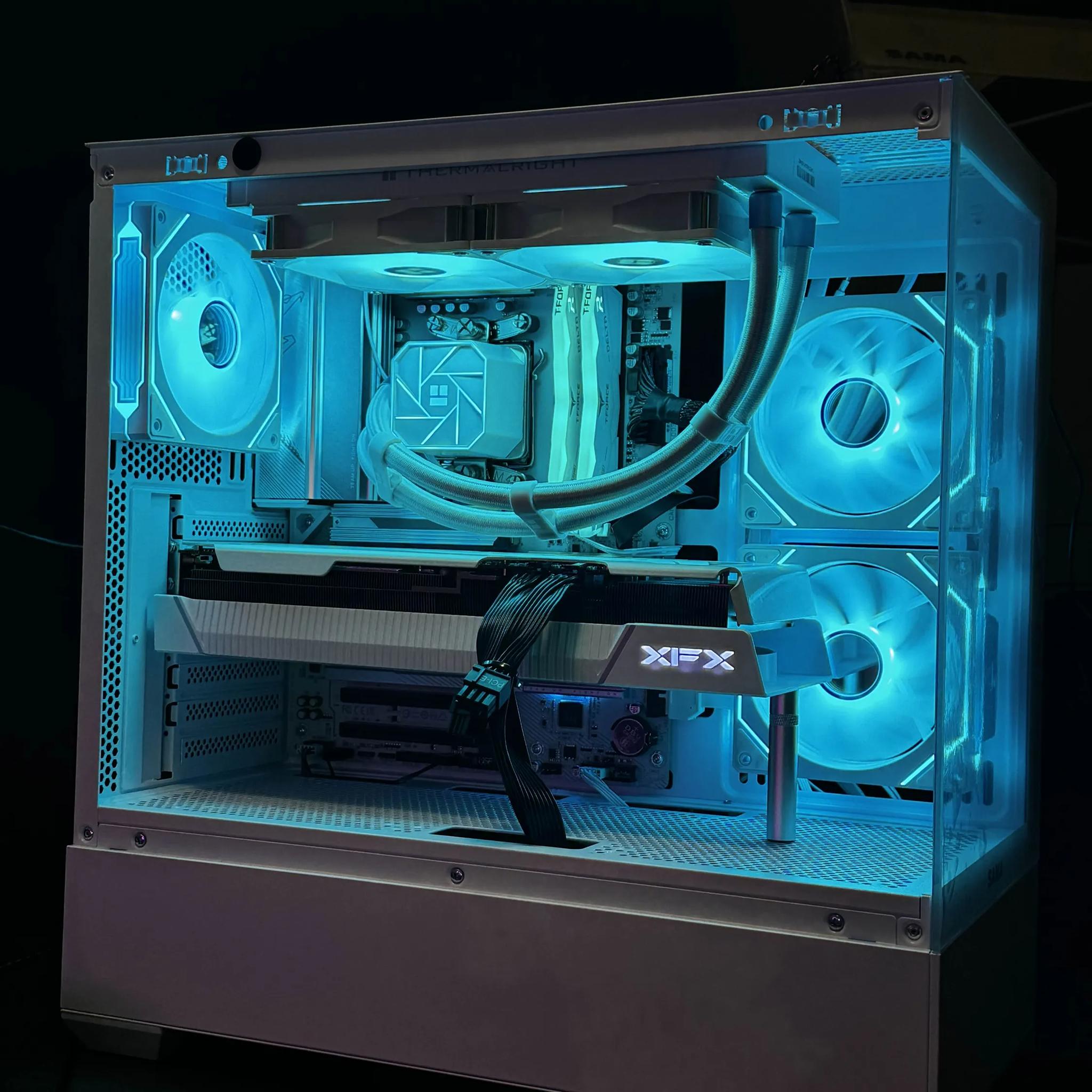 Frostbyte - RYZEN 5 7500F | RX 7800 XT | 1 TB SSD | 32 GB DDR5 | Gigabyte B650 AORUS ELITE AX ICE