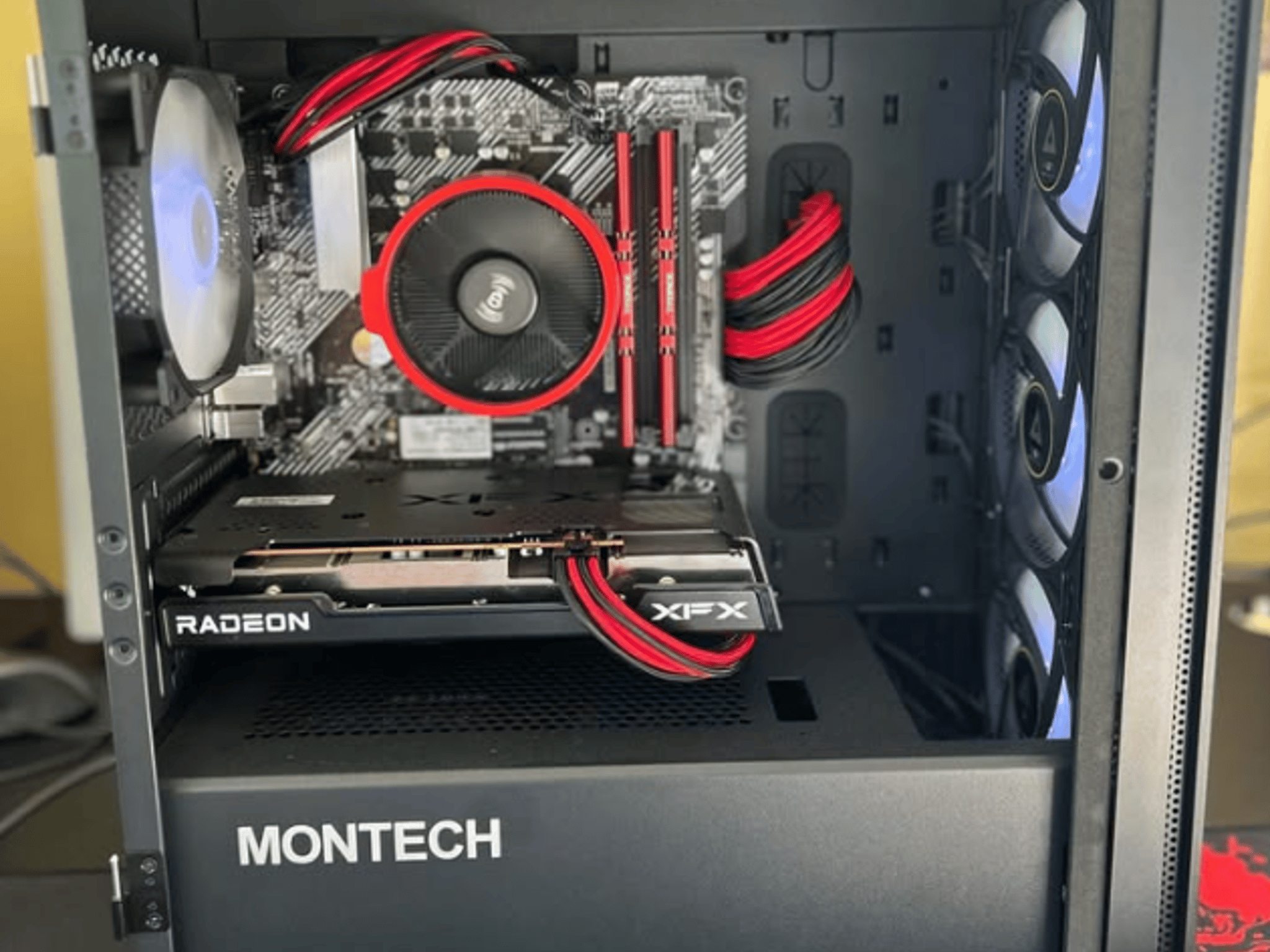 Black and Red Rx 6600/Ryzen 5 5500 PC