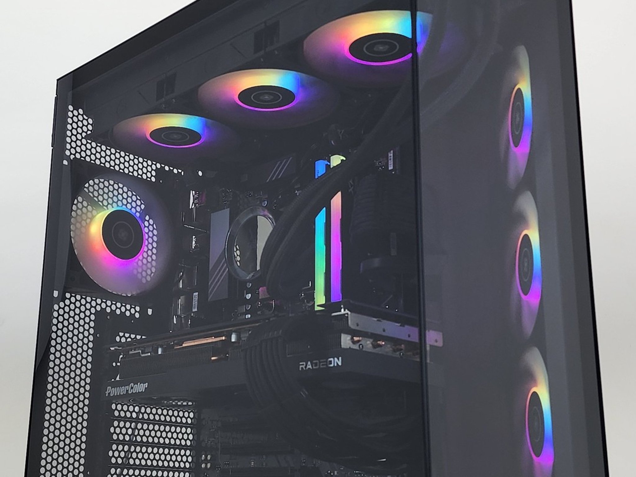 Gaming PC Ryzen 7 7700 32GB RAM 2TB SSD RX 7900 GRE 16GB Windows 11 Computer