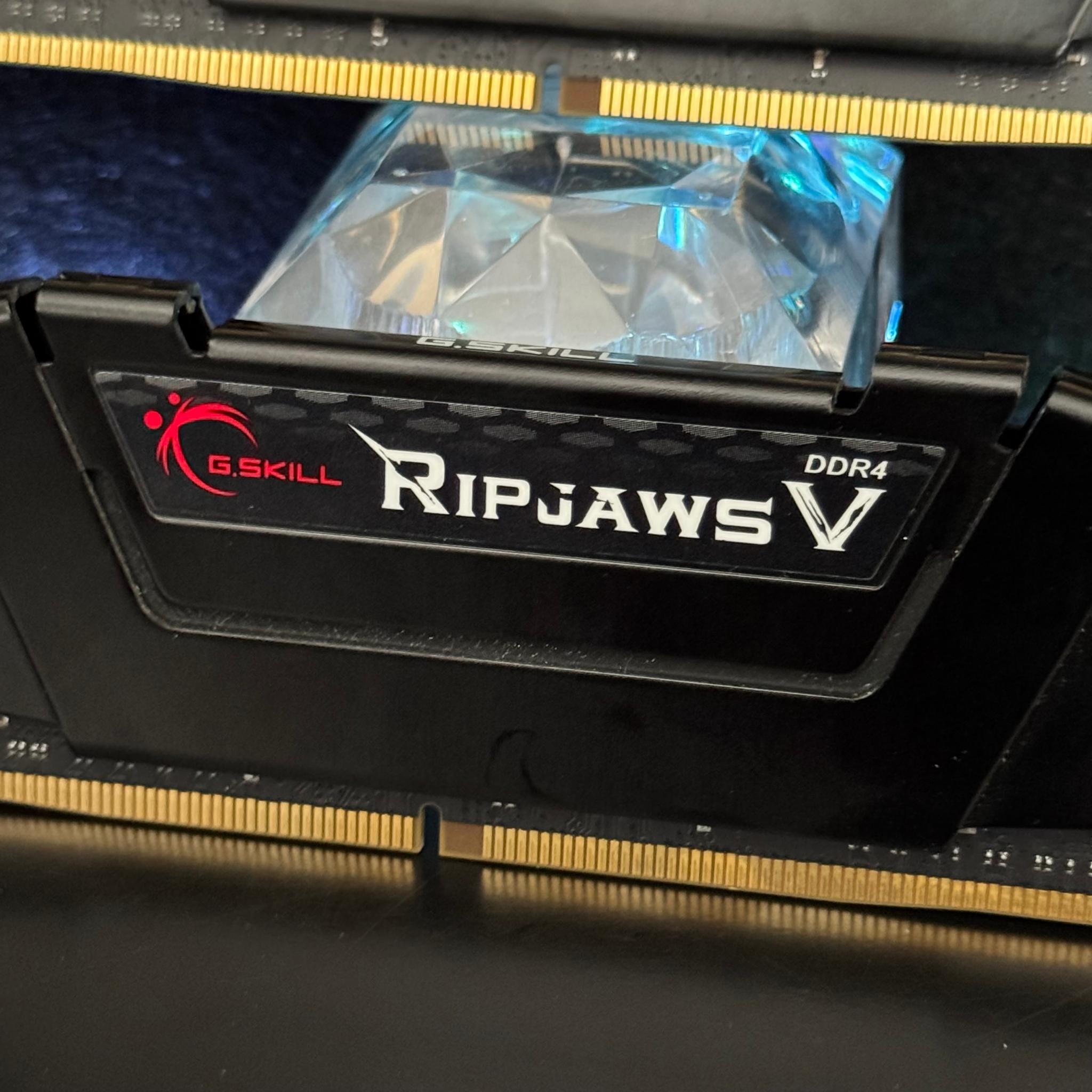 GSKILL RipJaws DDR4 (2 X 16GB)