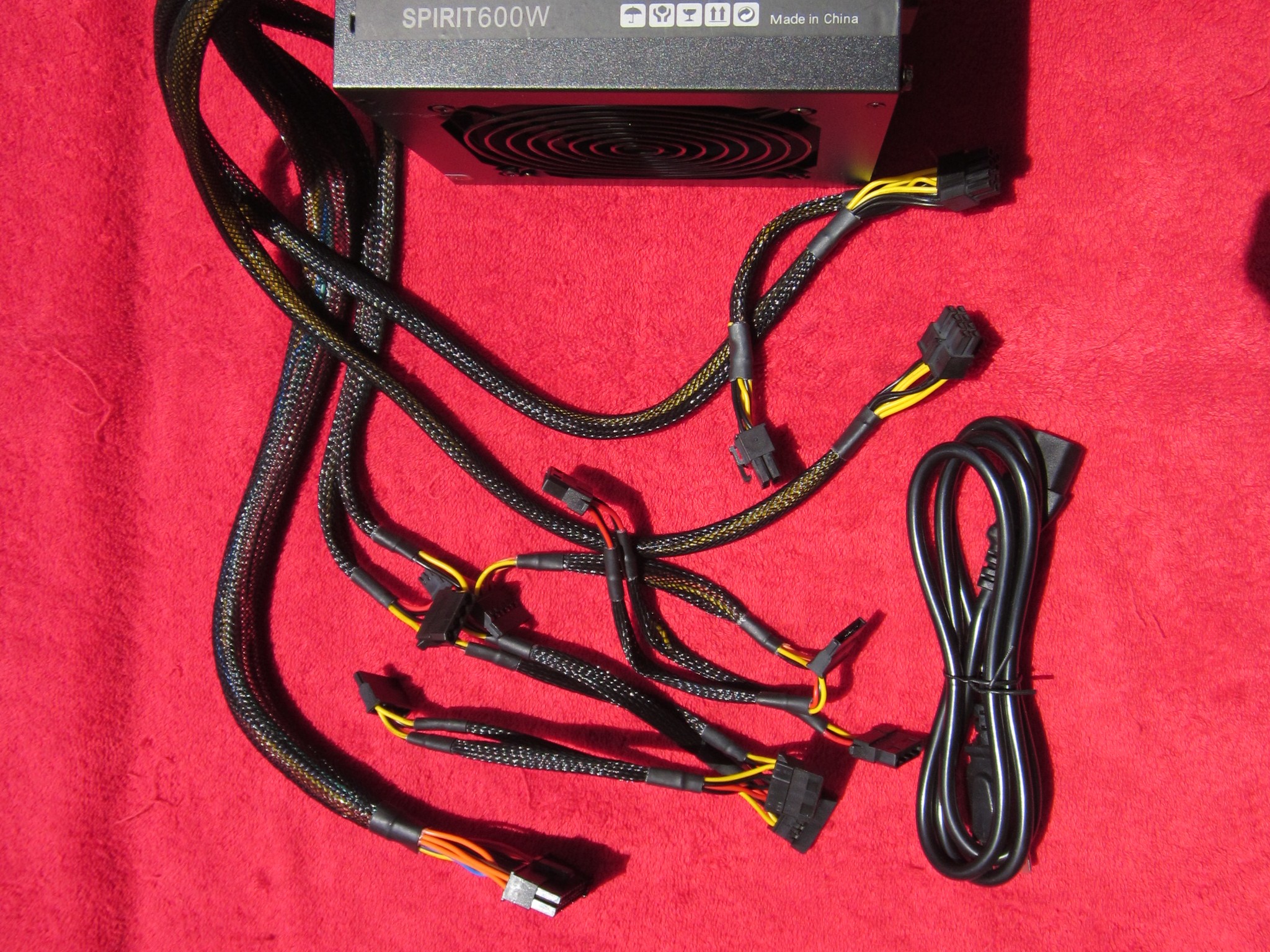 APEVIA SPIRIT 600W ATX Power Supply with Auto-Thermally Controlled 120mm Fan, All Protections