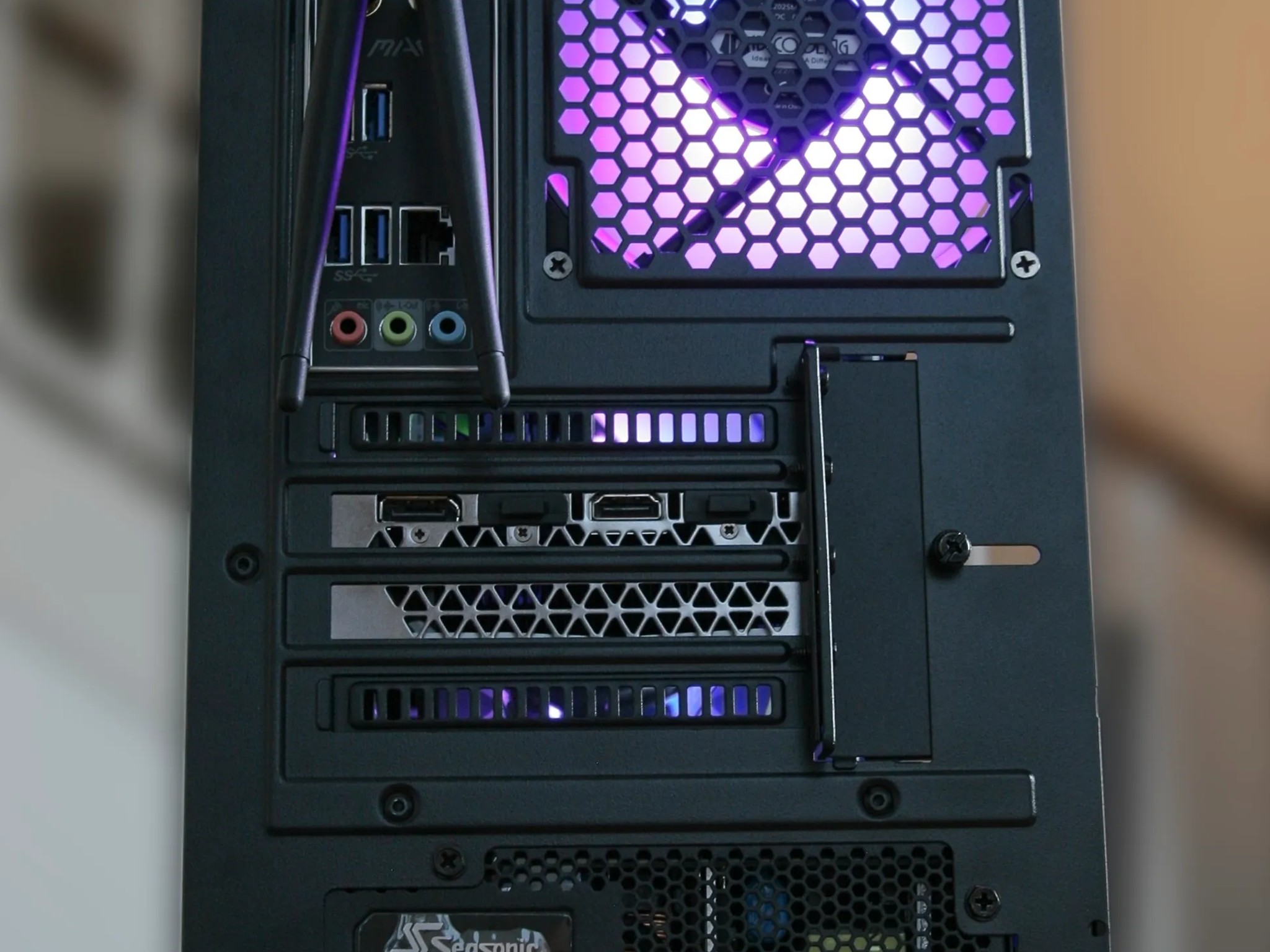 Gaming / Streaming PC - Nvidia GTX 1080 Ti - Ryzen 7 3700X - 16GB DDR4 - 1TB SSD NVME