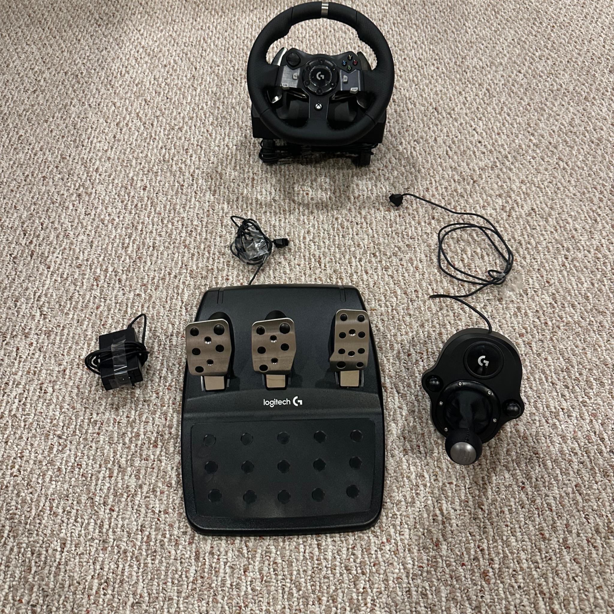 Logitech G920 Driving Force Racing Wheel with Shifter Excellent Condition