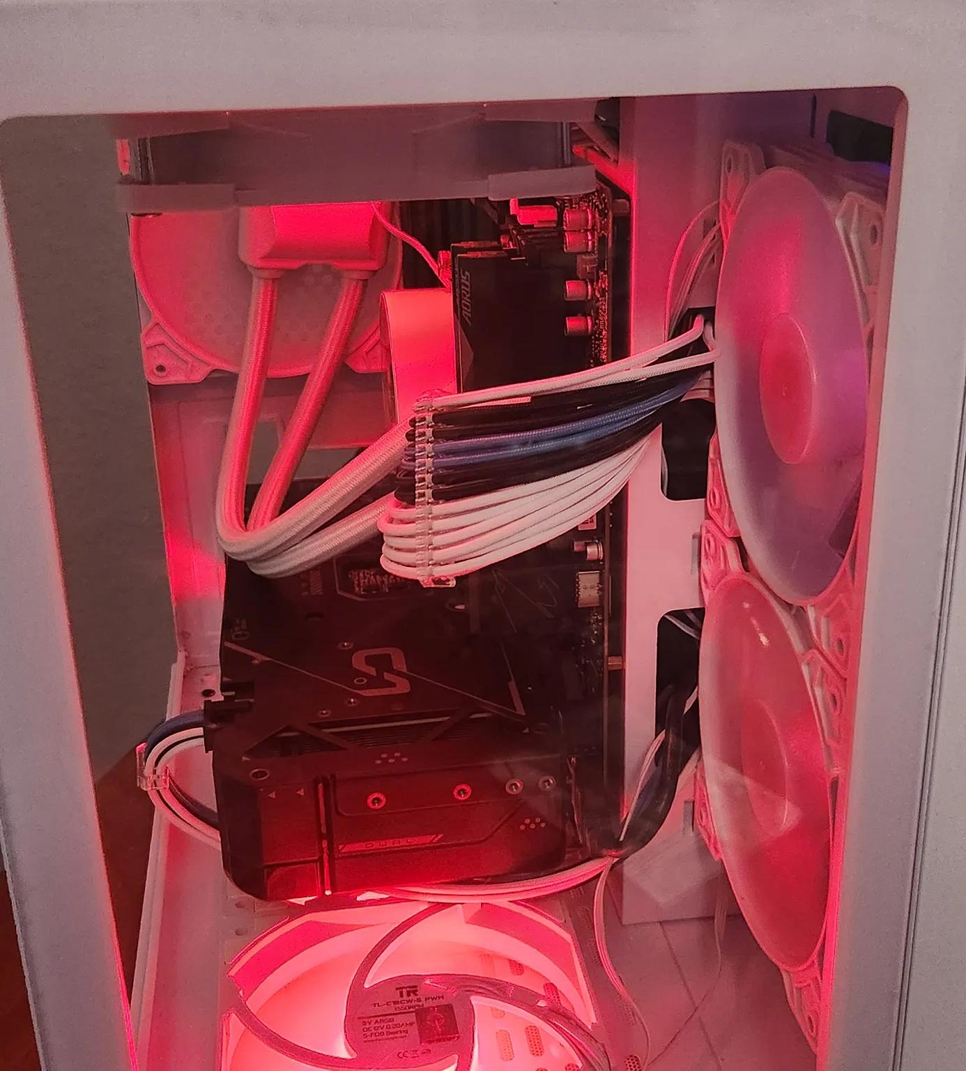 "Frostbyte" Gaming pc 🧊 Ryzen 5 7600x 🧊 rtx 4070 🧊 32gb ddr5 🧊