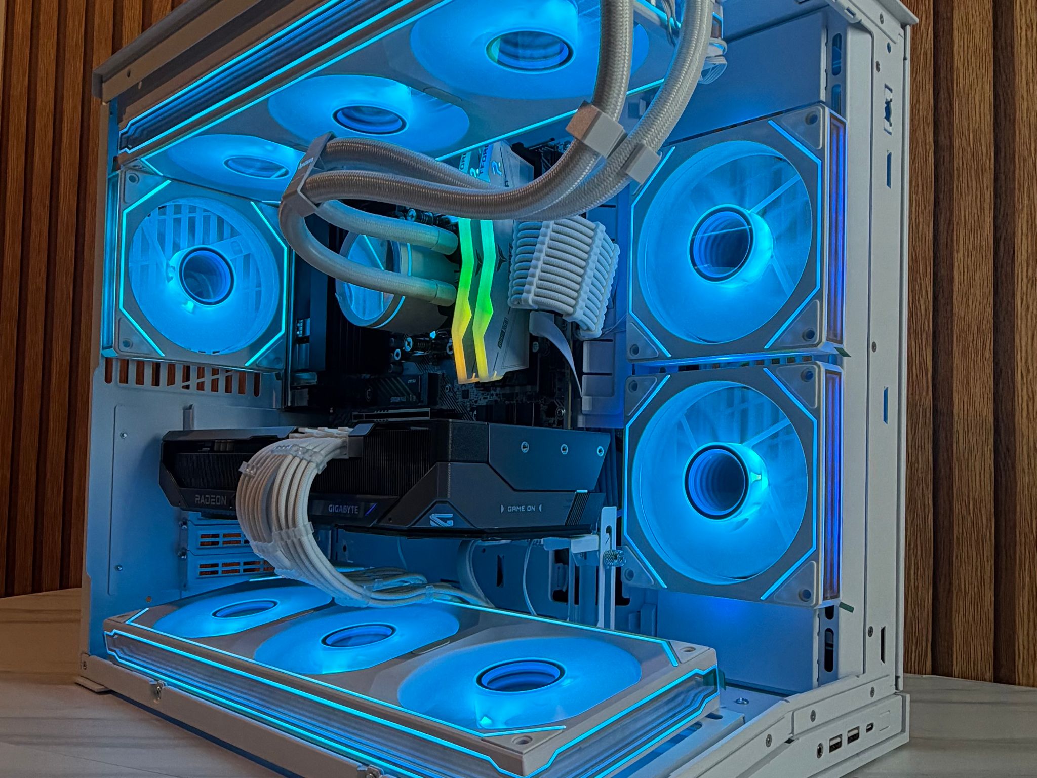 9070 XT 16GB | RYZEN 7 9800X3D | 16GB DDR5 | 1TB NVME | 360MM AIO | 850W