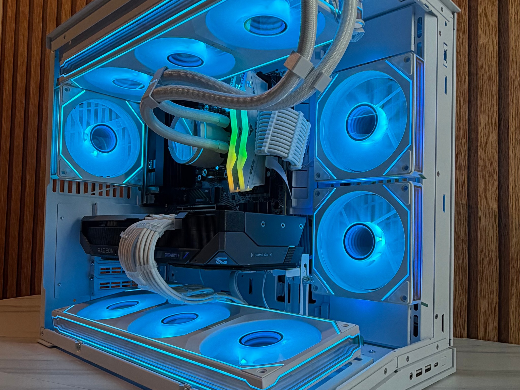 9070 XT 16GB | RYZEN 7 9800X3D | 16GB DDR5 | 1TB NVME | 360MM AIO | 850W