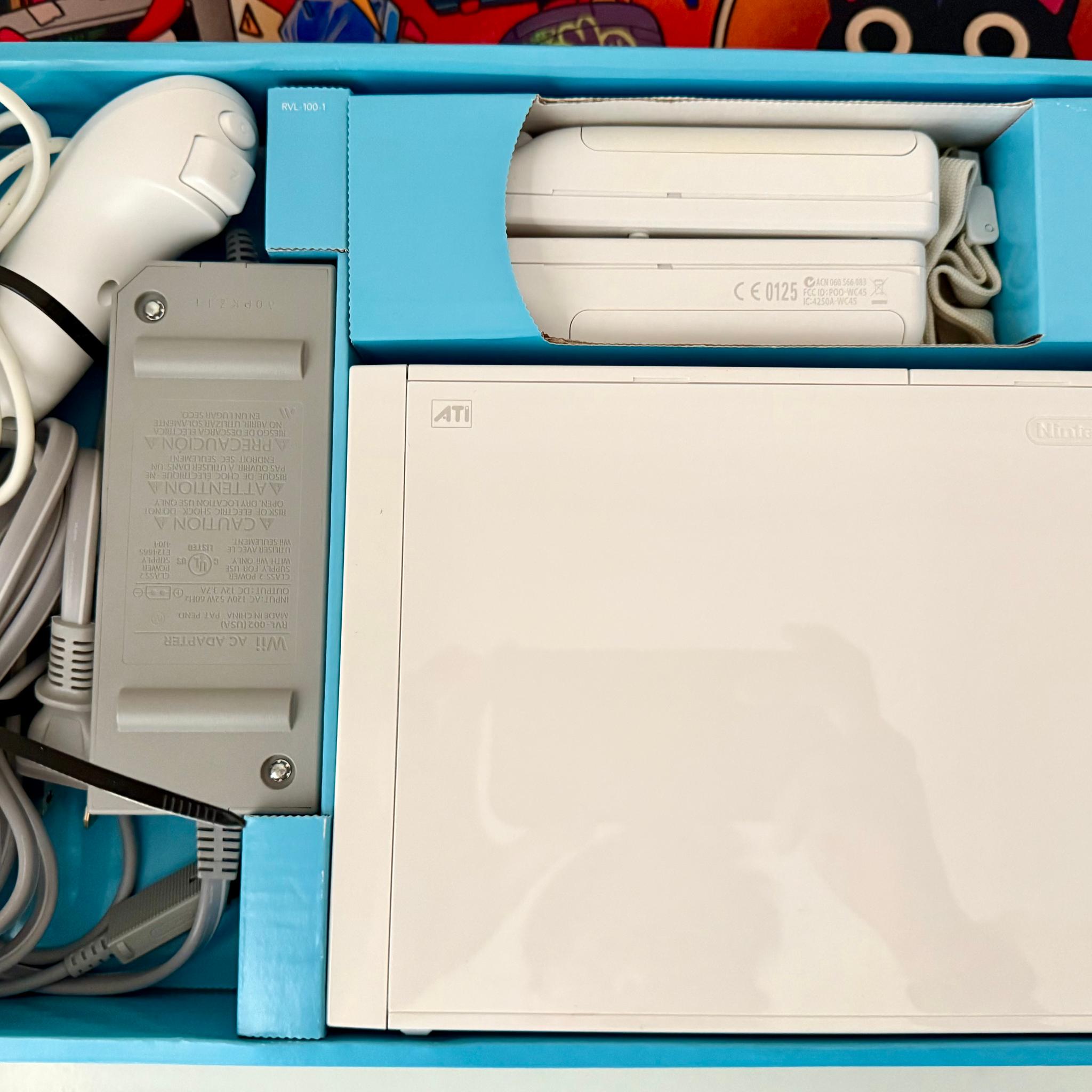 Nintendo Wii Gaming Console + Wii Sports | Controllers | 3 Games