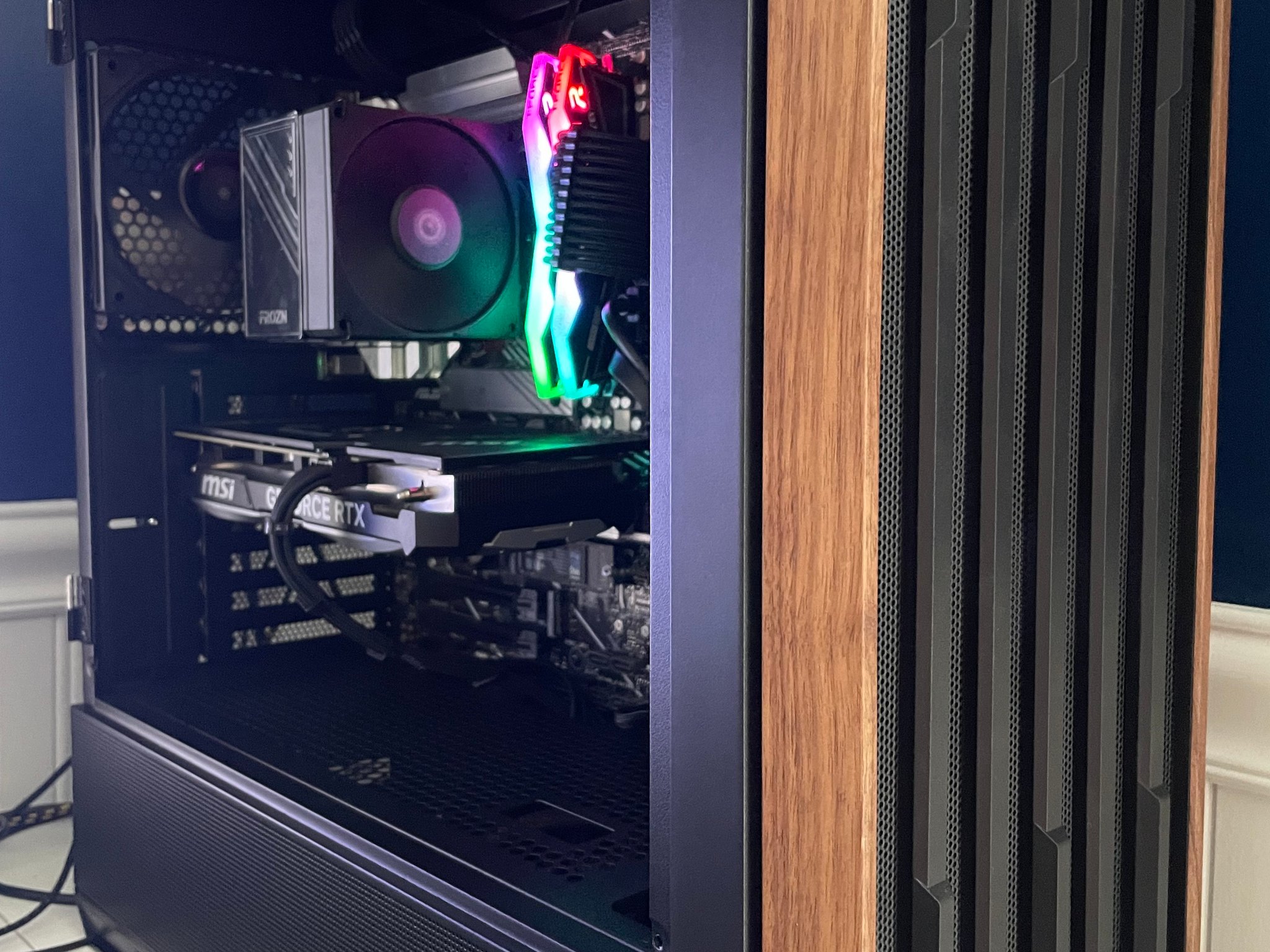 Custom High-End Gaming PC - Ryzen 9 7900x - RTX 4070 - 32GB DDR5 - 2TB NVMe