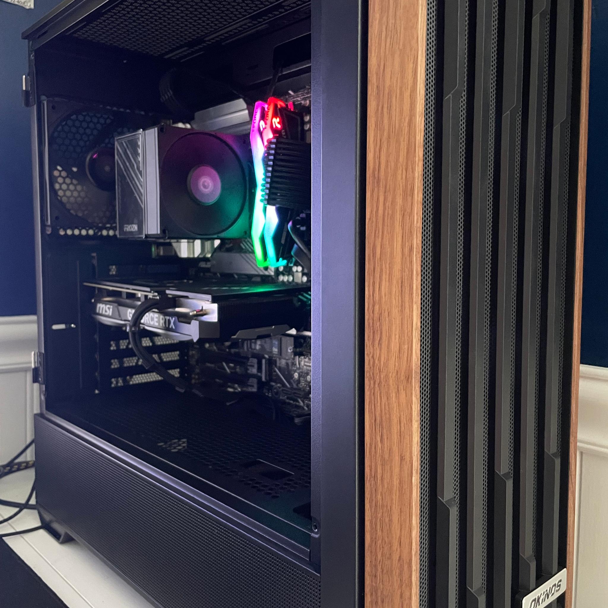 Custom High-End Gaming PC - Ryzen 9 7900x - RTX 4070 - 32GB DDR5 - 2TB NVMe