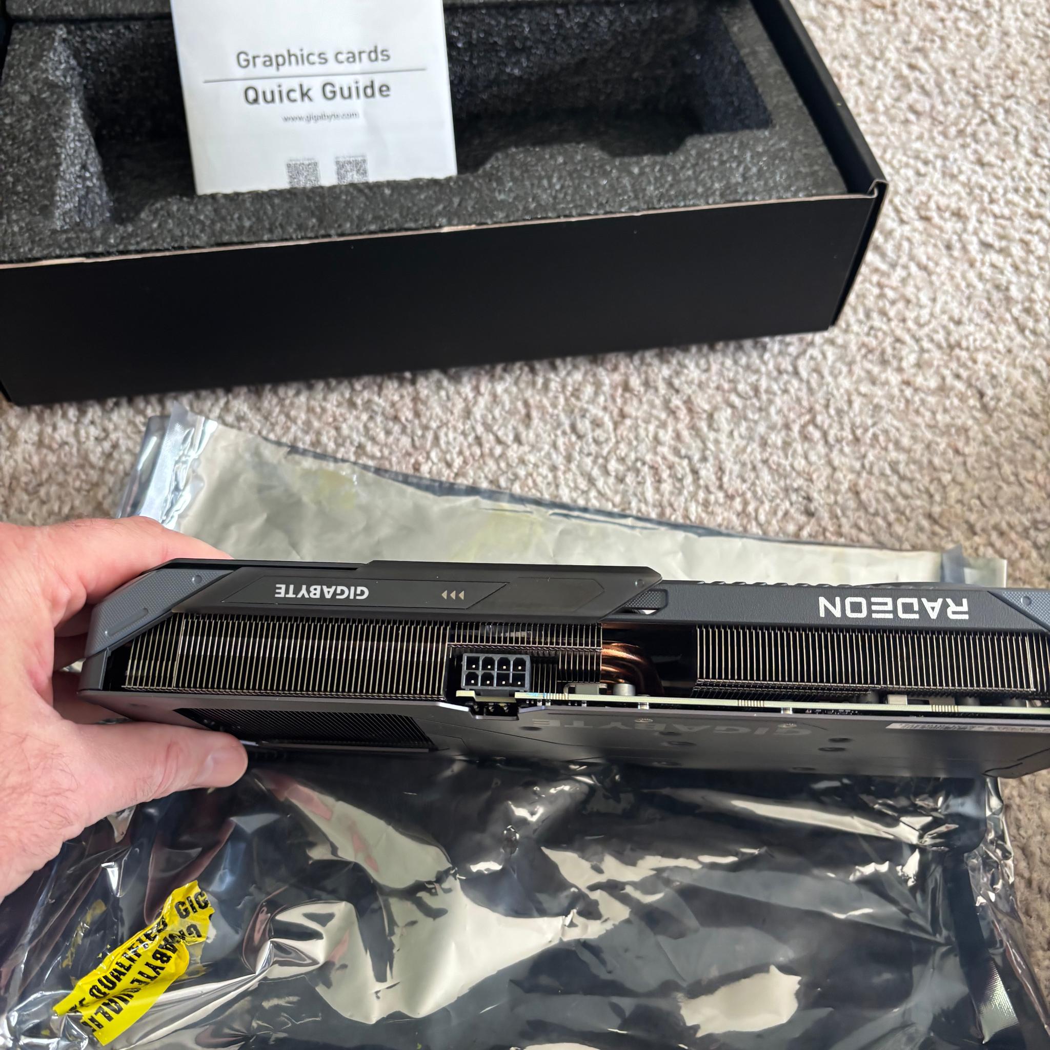 Gigabyte AMD Radeon RX 9060 XT Gaming OC 8 GB