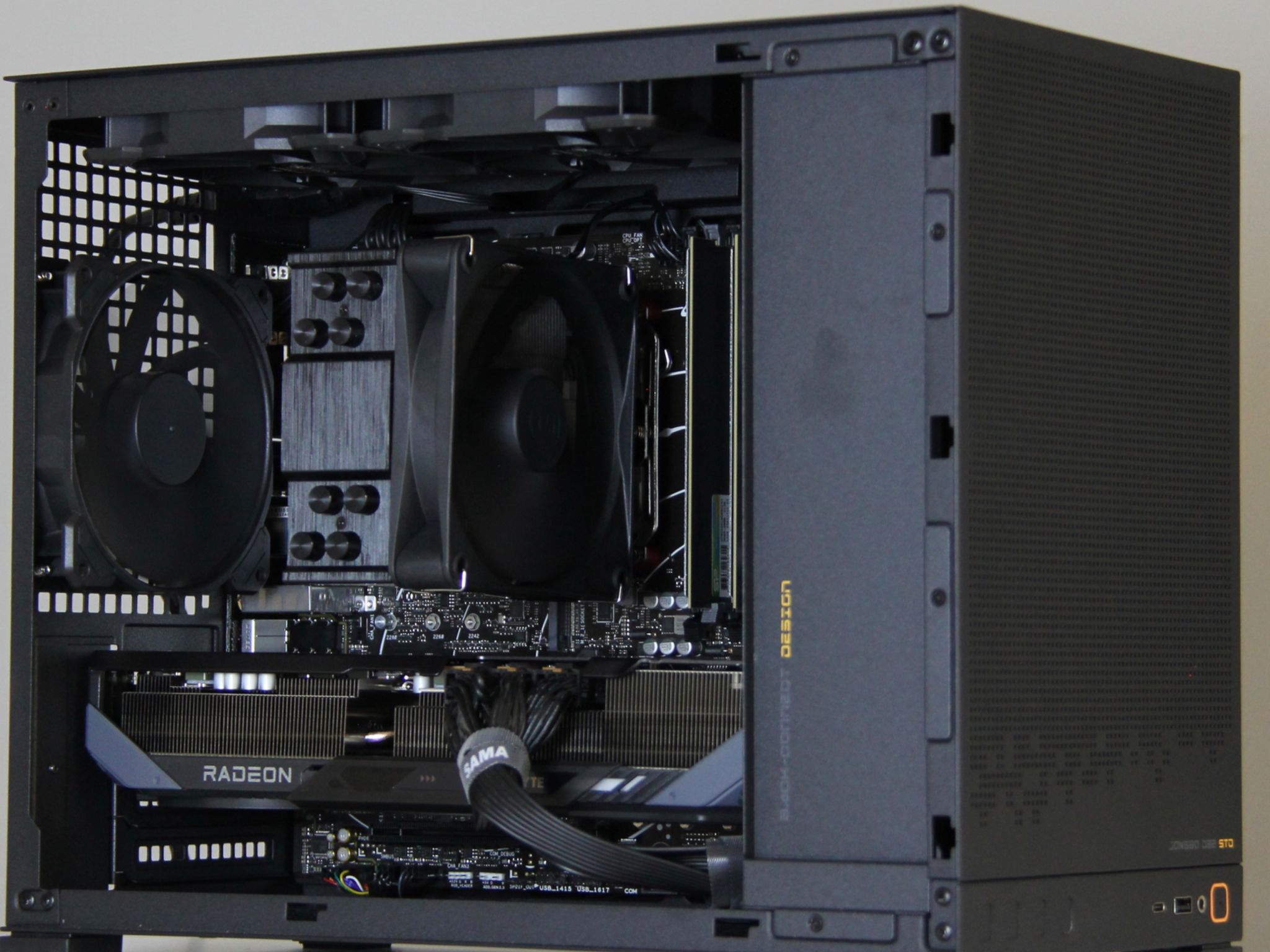 StealthForce X – Ryzen 7 7800X3D | RX 9070 XT | Max Performance | No RGB