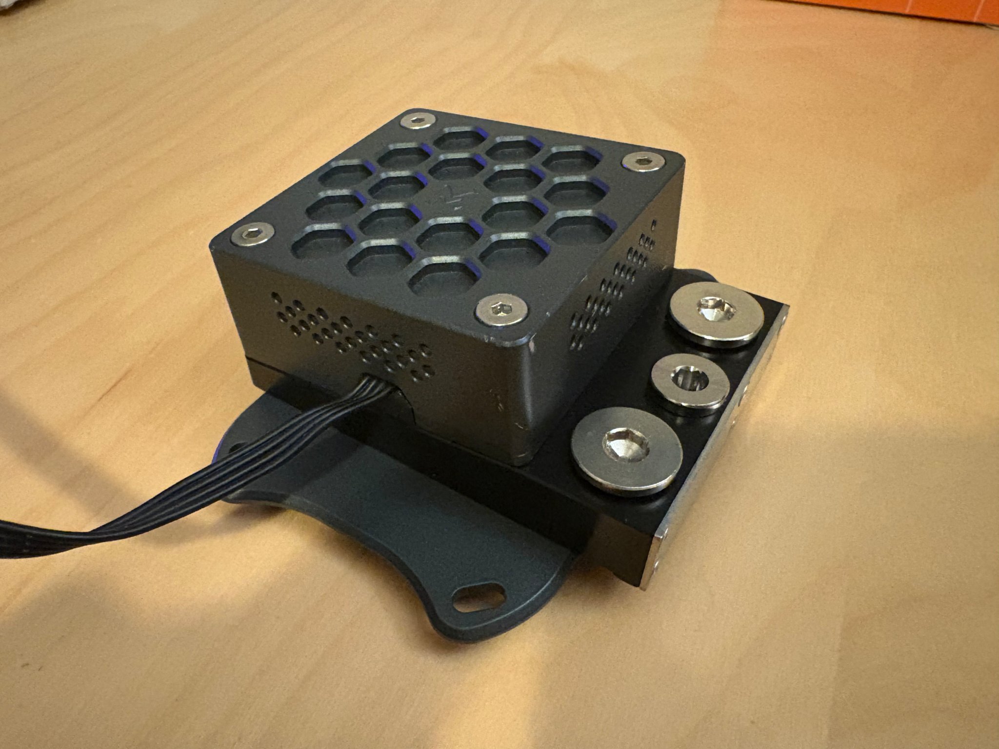 Modultra LOBO acetal pump block w/ emitter heatsink and EK DDC 4.1 for AM5